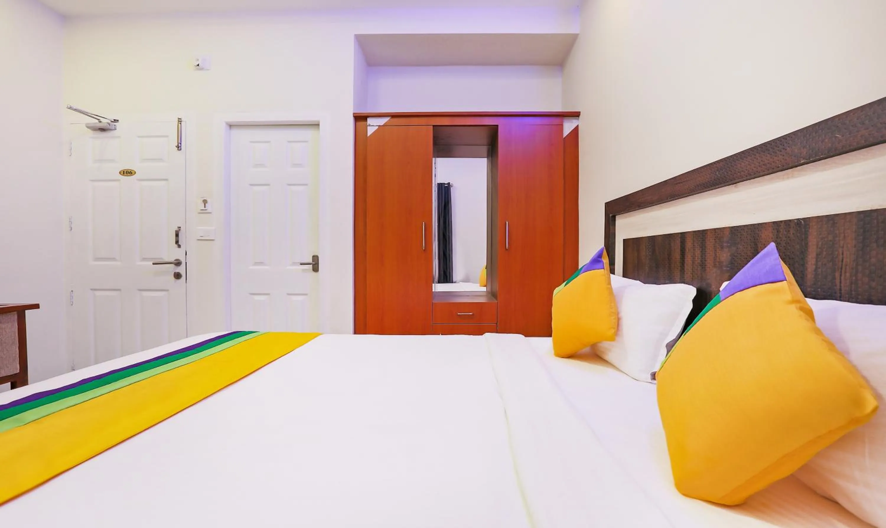 Bedroom, Bed in Itsy Hotels Kottaram Residency, 10 Mins To Botanical Garden
