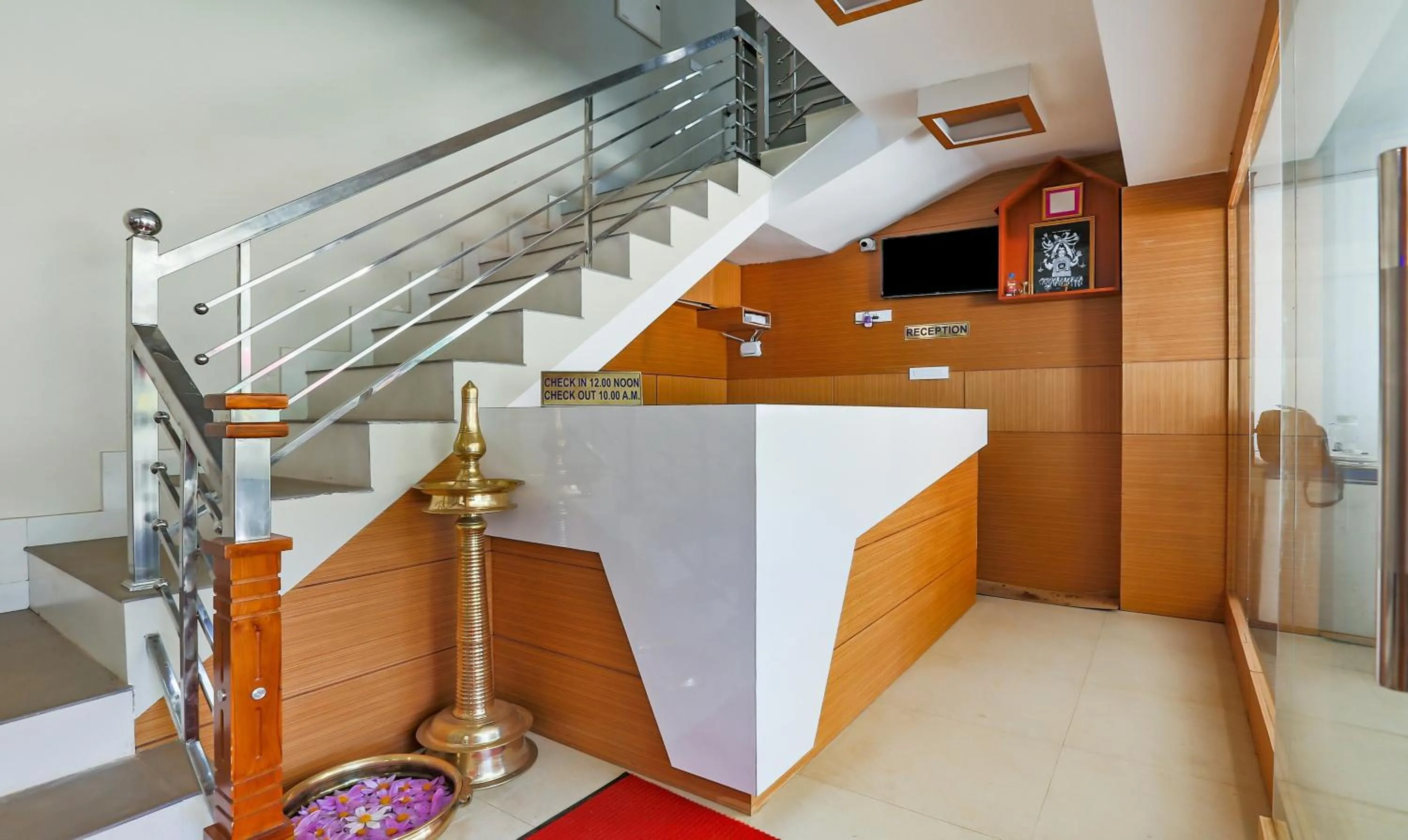 Lobby or reception in Itsy Hotels Kottaram Residency, 10 Mins To Botanical Garden