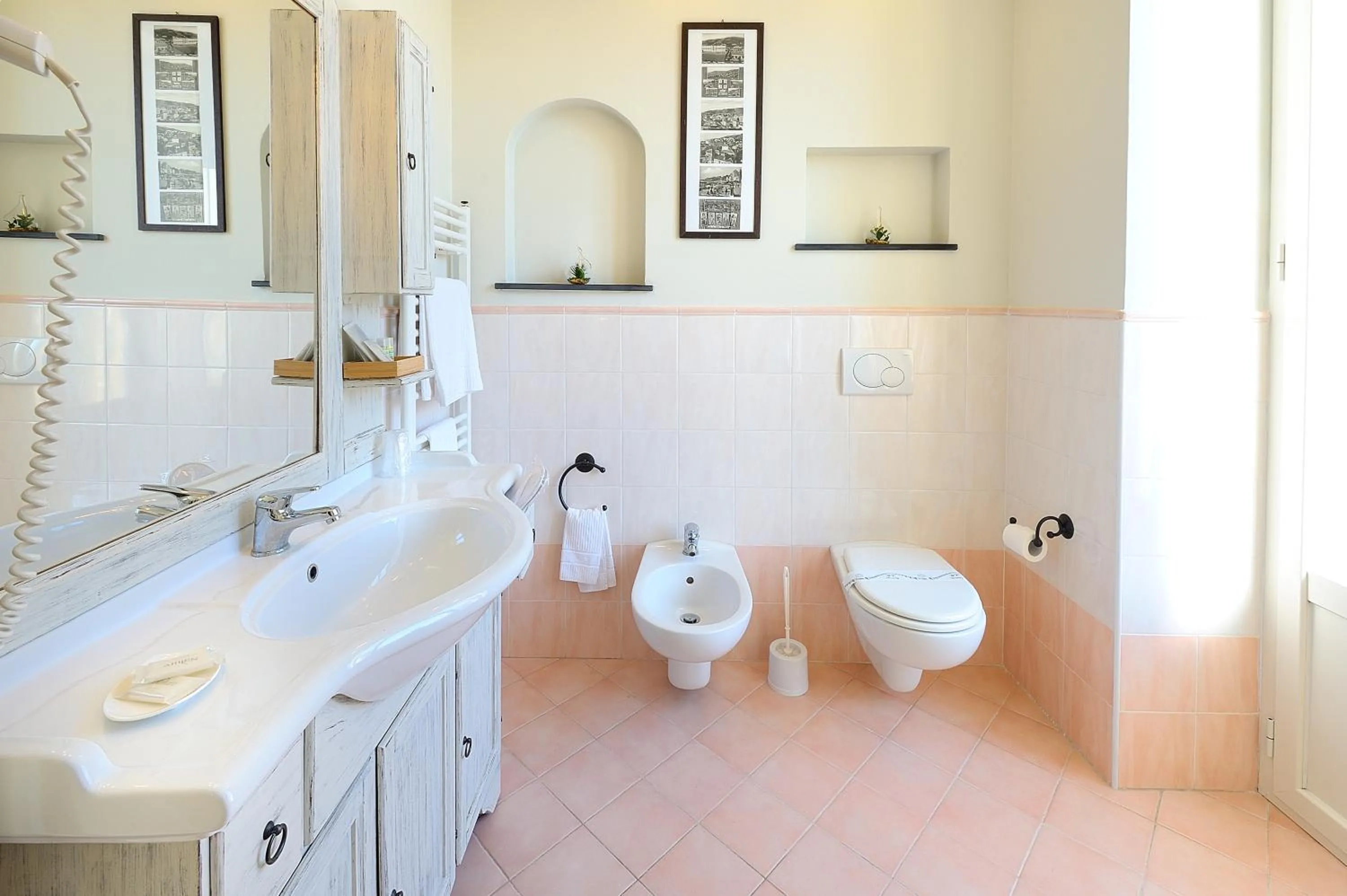 Bathroom in Albergo Giuan Arma di Taggia