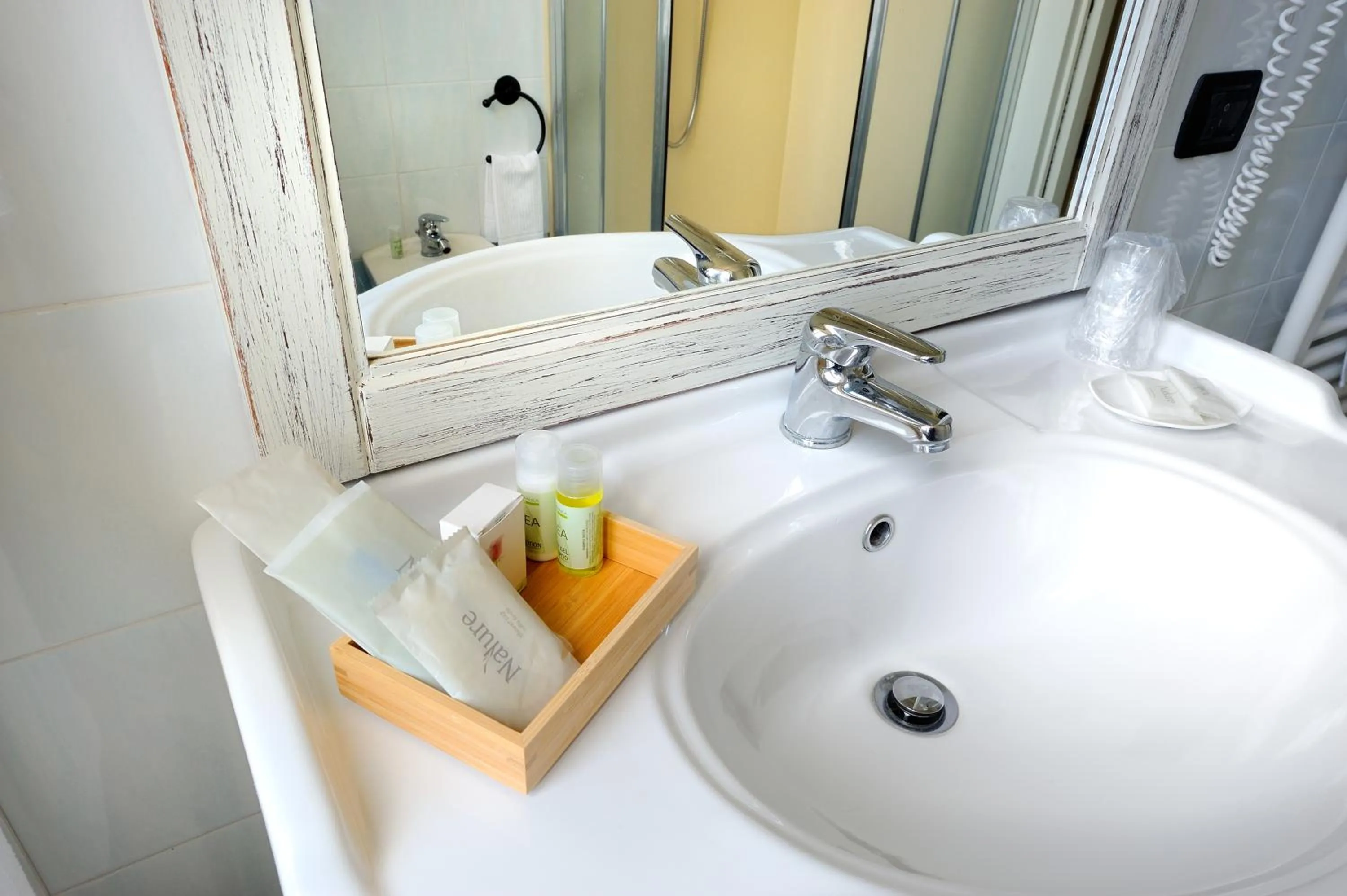 Bathroom in Albergo Giuan Arma di Taggia