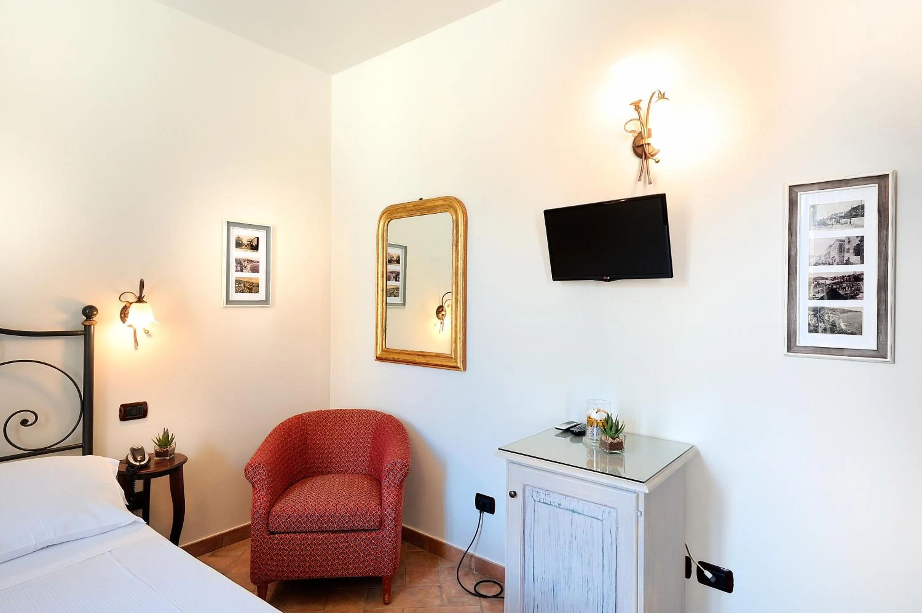 Decorative detail, Bed in Albergo Giuan Arma di Taggia