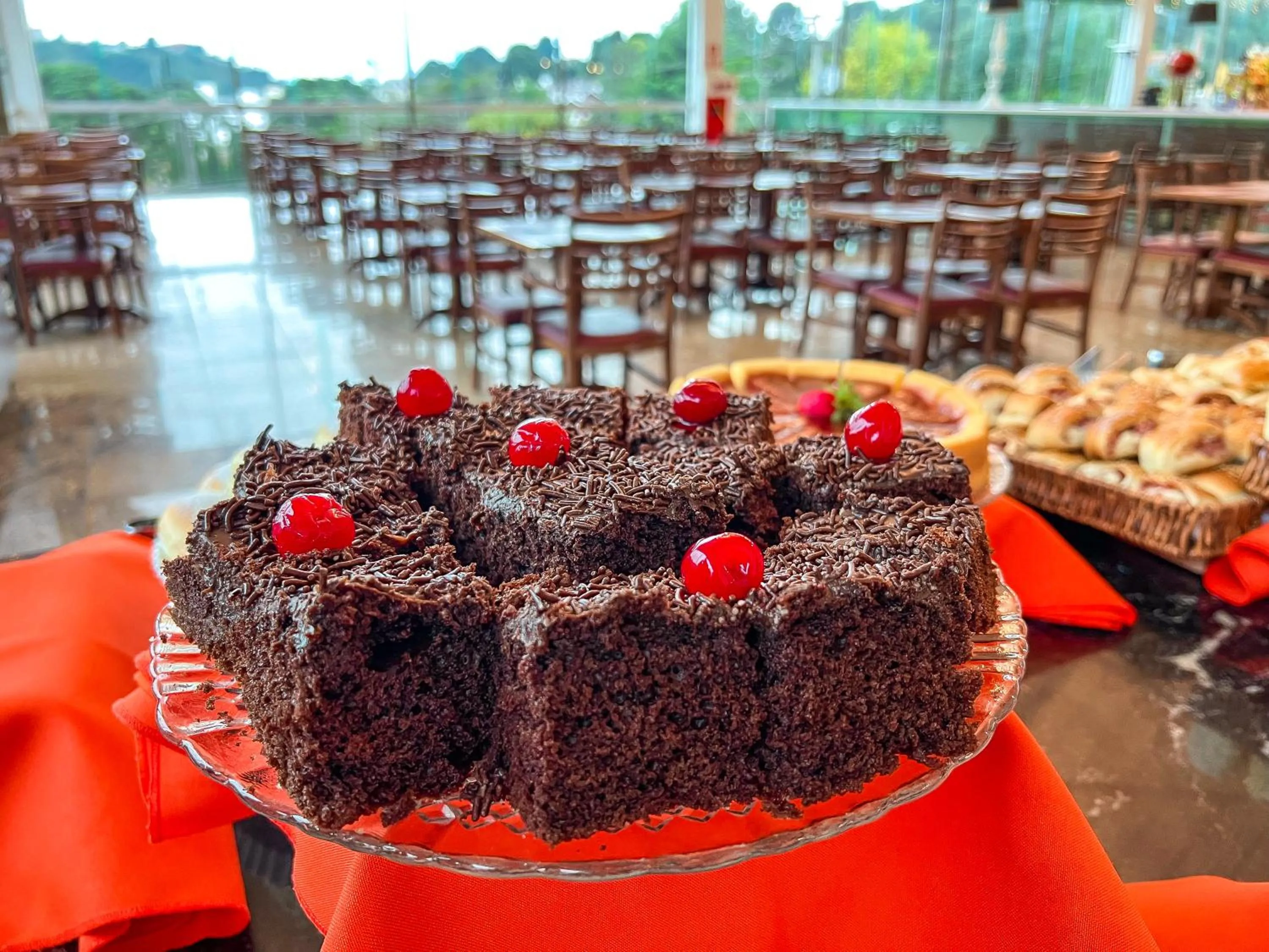 Breakfast in Hotel Dan Inn Campos do Jordão