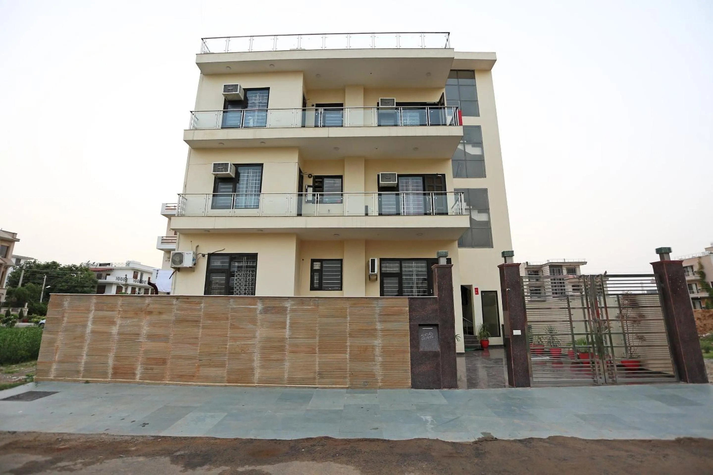 Facade/entrance in Hotel O The Shan