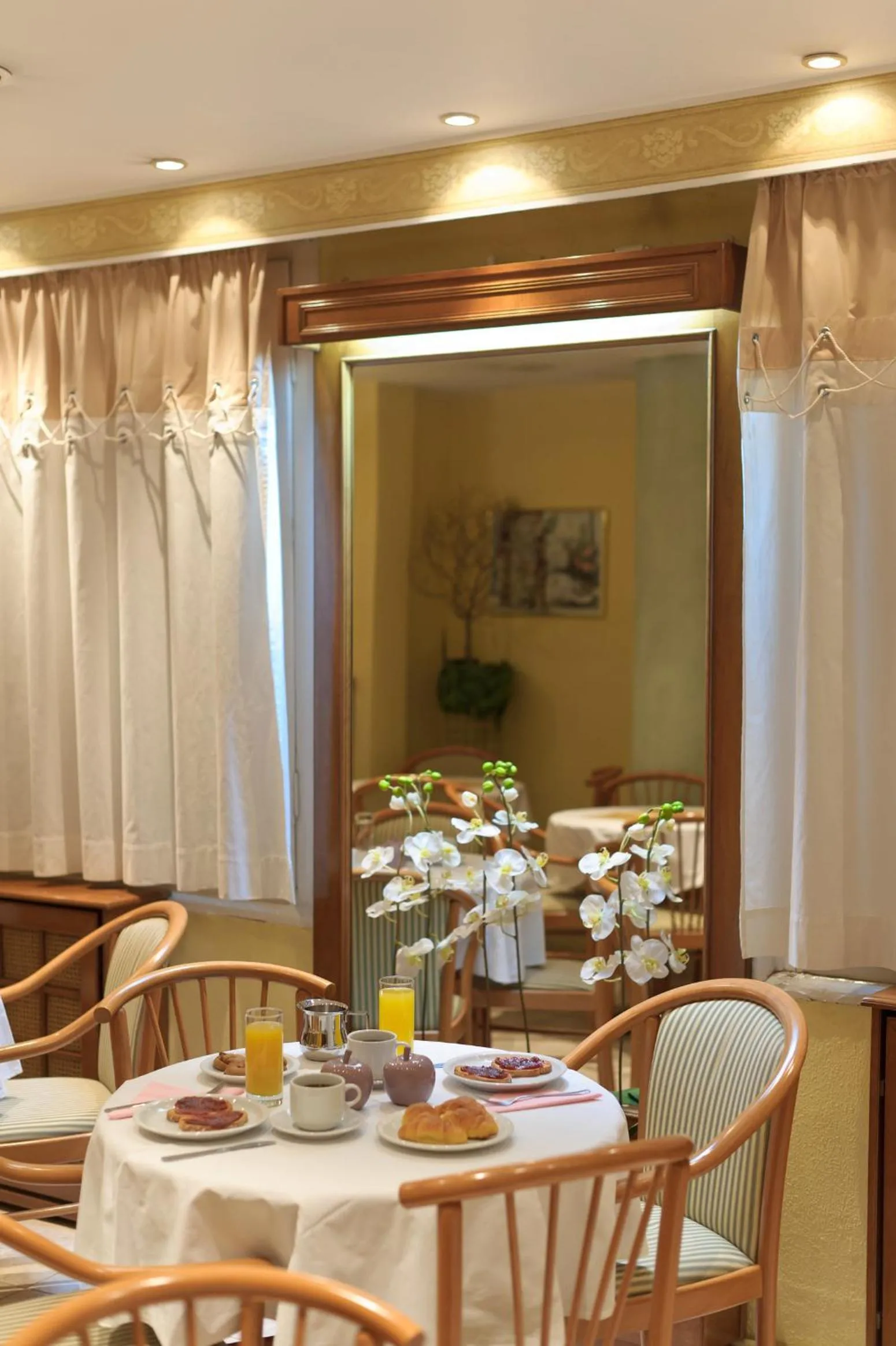 Restaurant/places to eat in Anesis