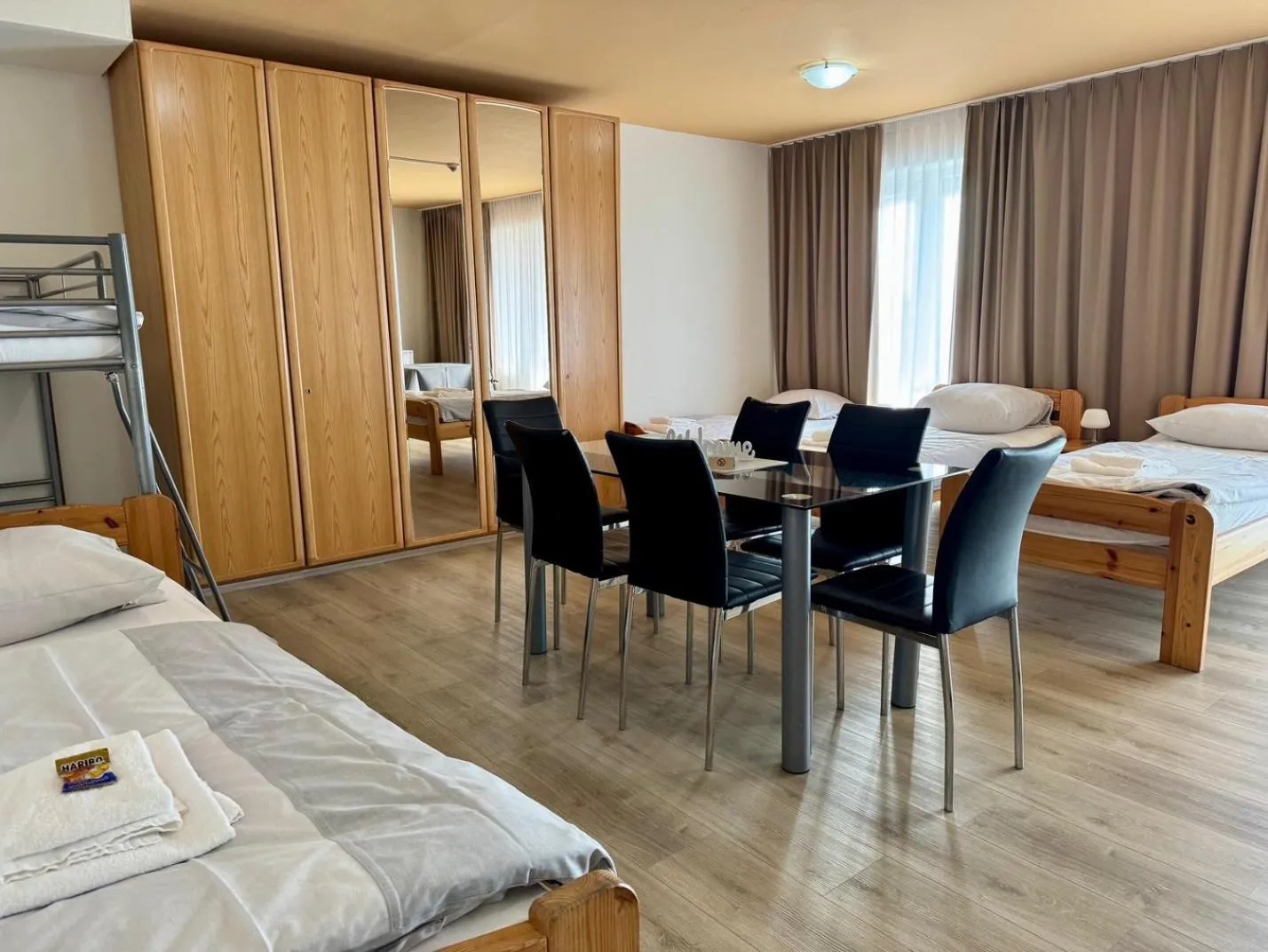 Photo of the whole room, Bed in Gästehaus Haßloch/Pfalz