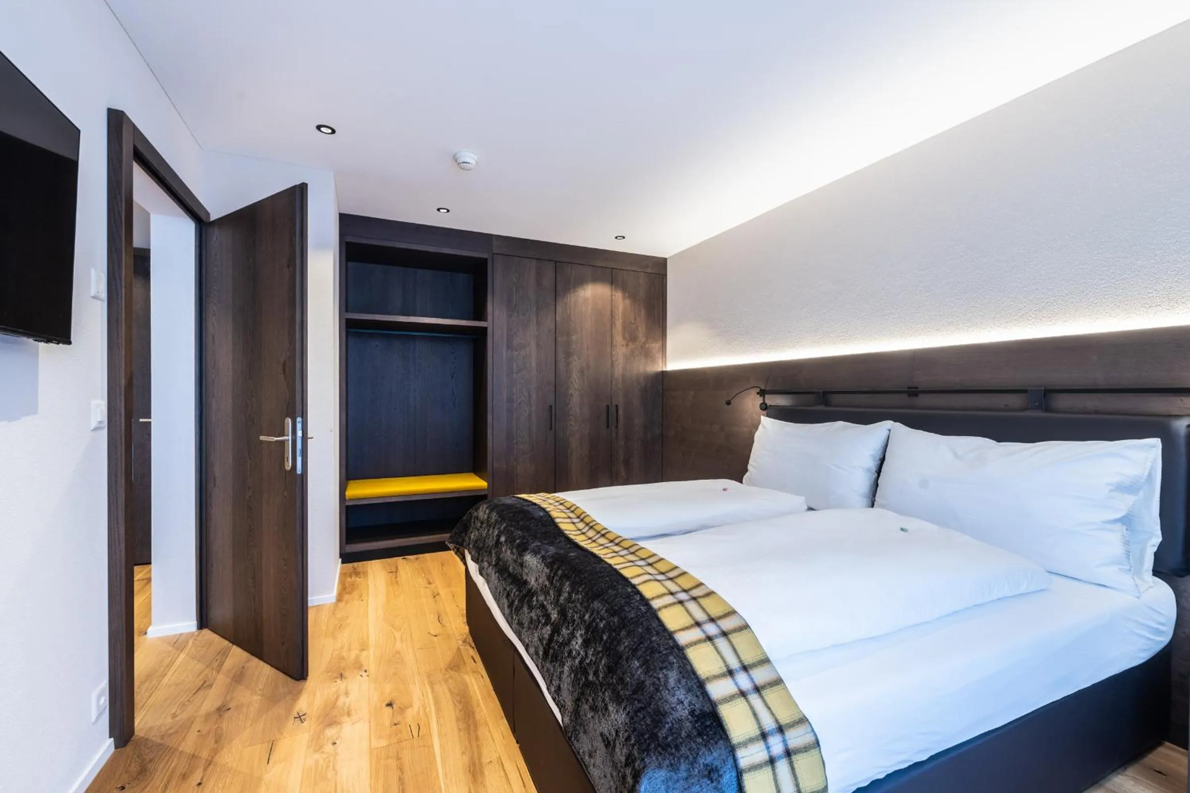 Photo of the whole room, Bed in Posthotel Valbella - Berge, Spa & Wir