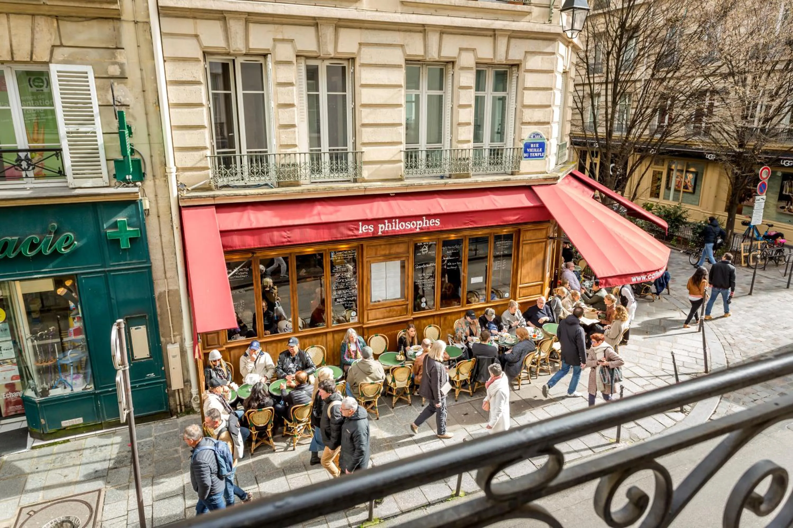 Restaurant/places to eat in Rivoli Vieille du temple with AC