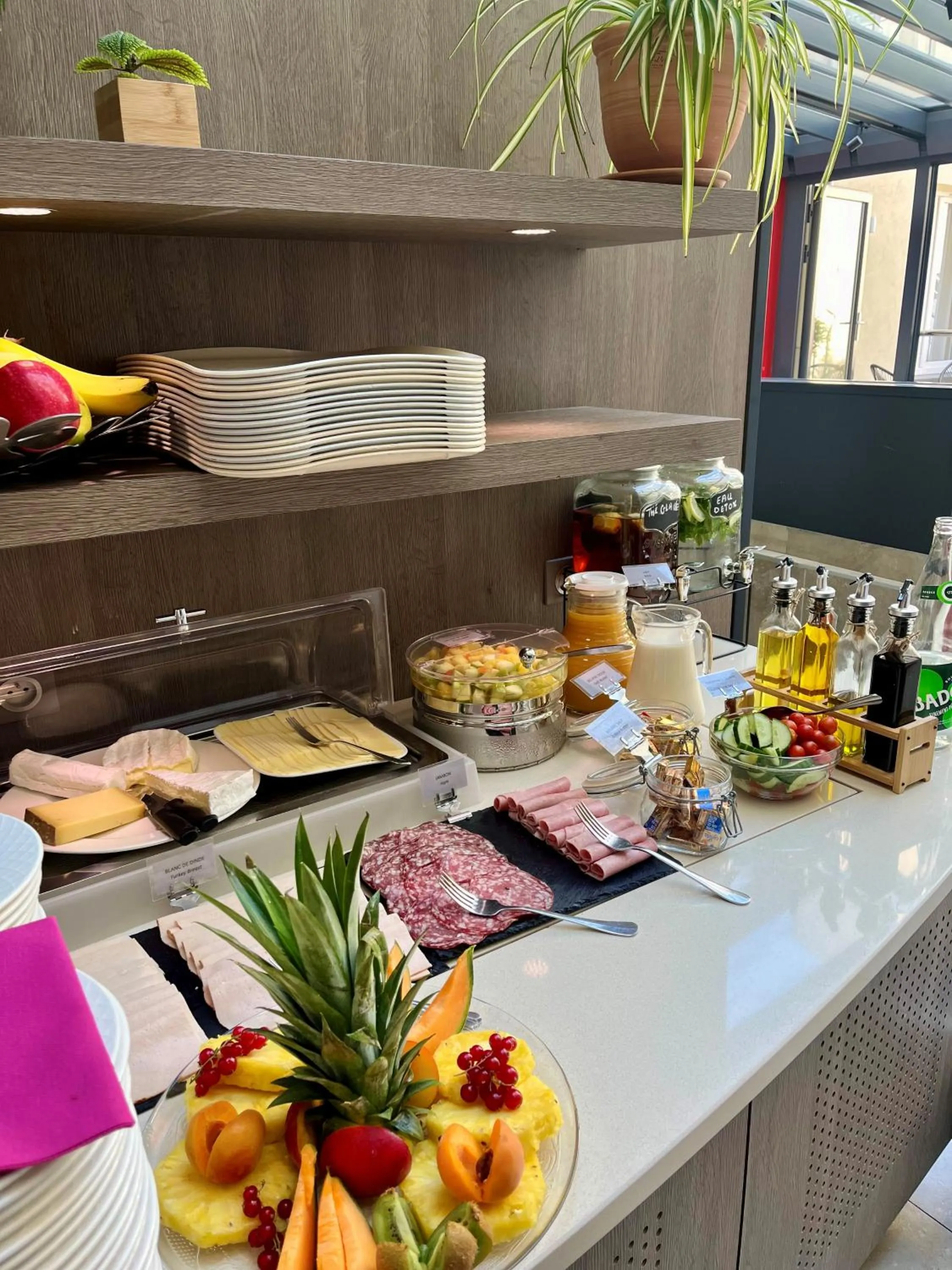 Restaurant/places to eat in Best Western Seine West Hotel