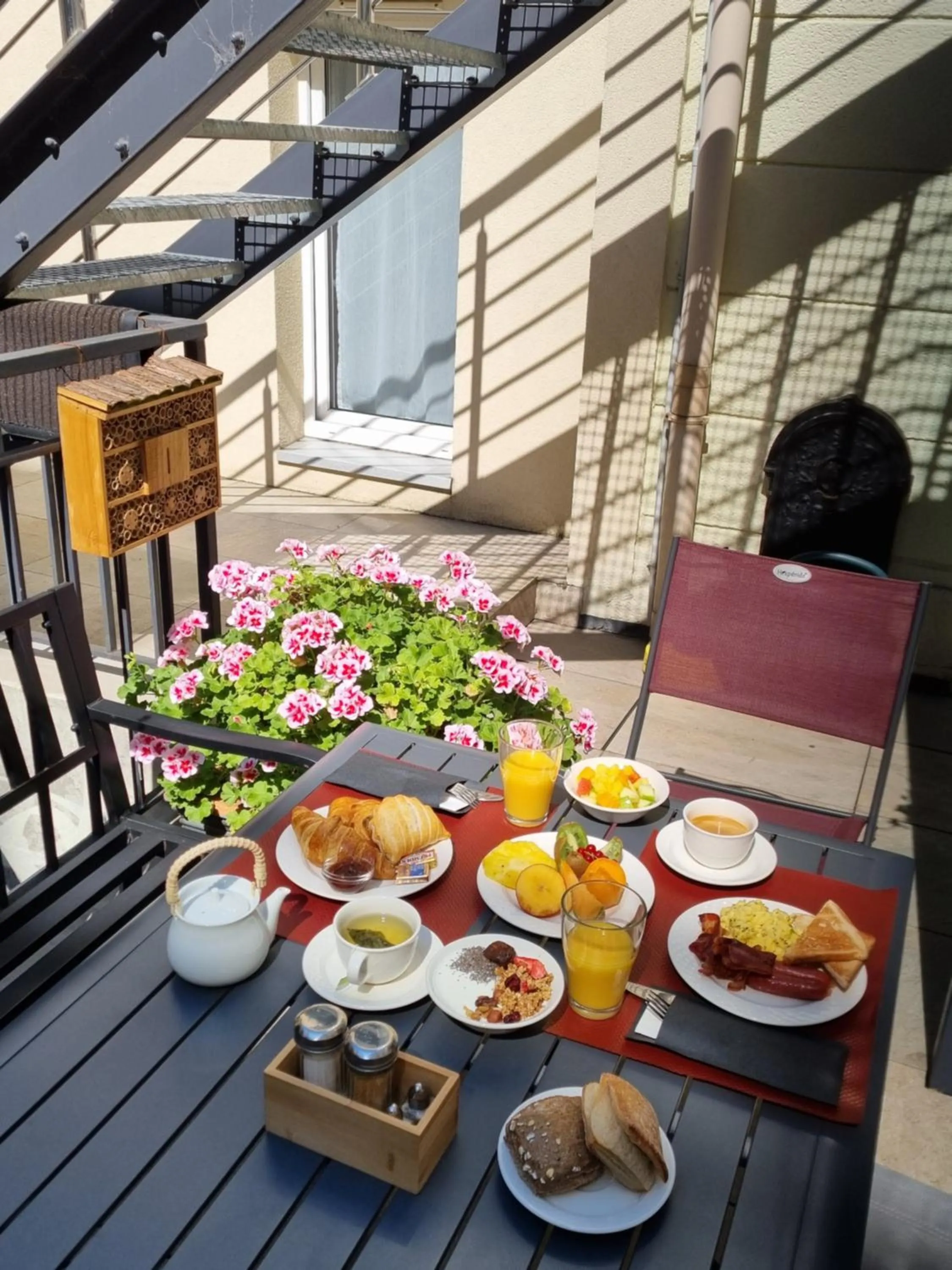 Patio in Best Western Seine West Hotel