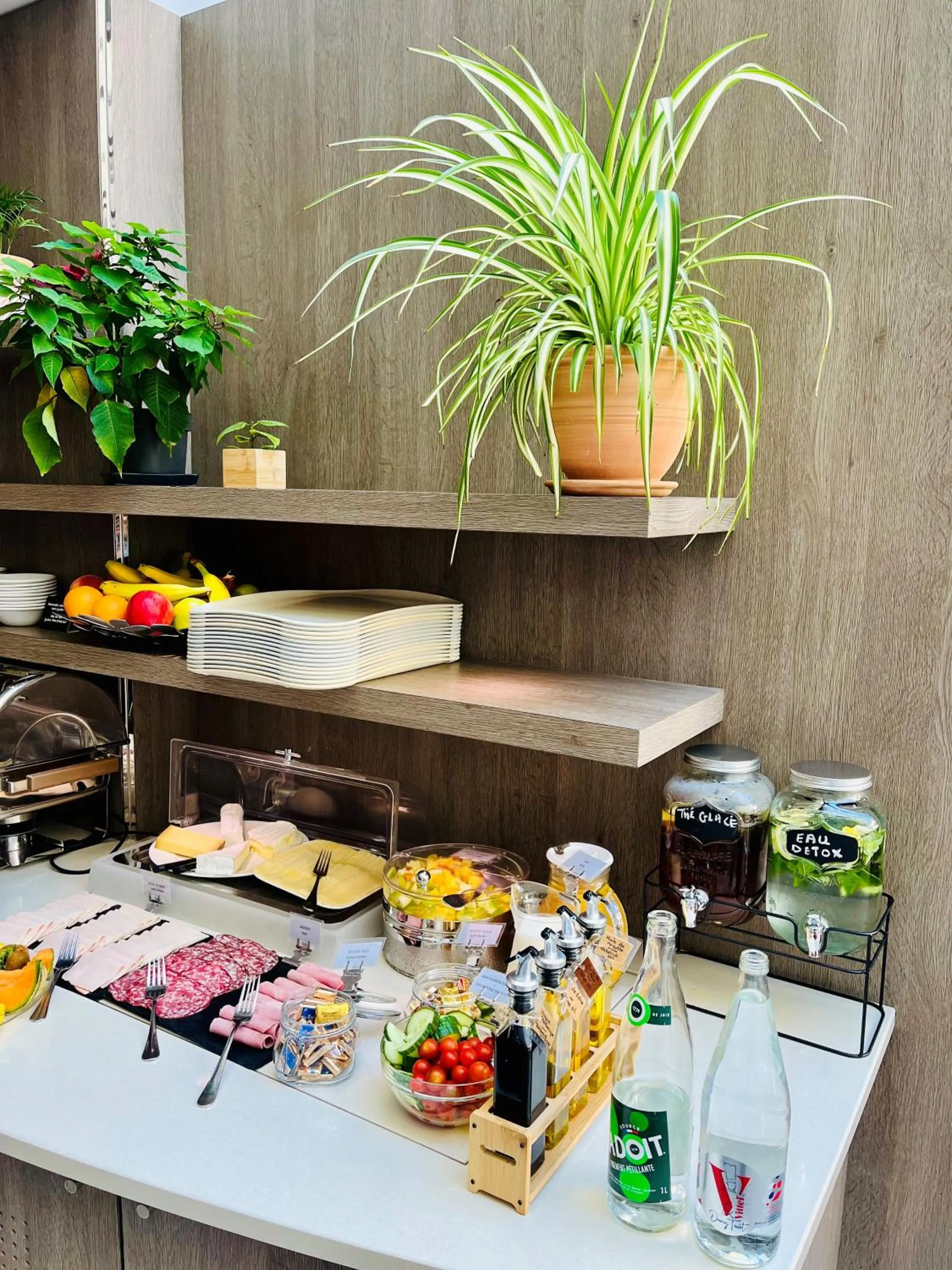 Restaurant/places to eat in Best Western Seine West Hotel