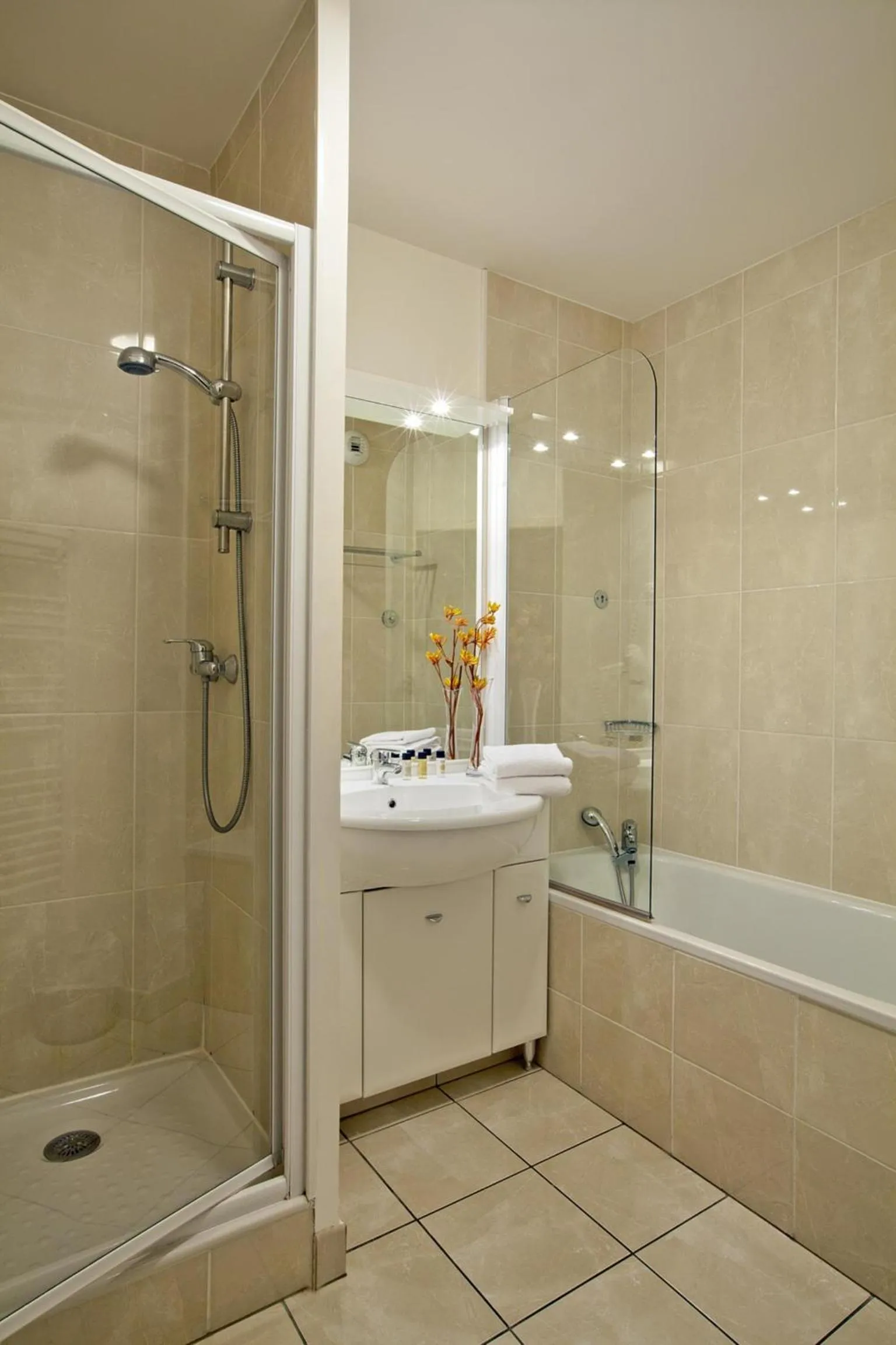 Shower in Residhome Arcachon Plazza