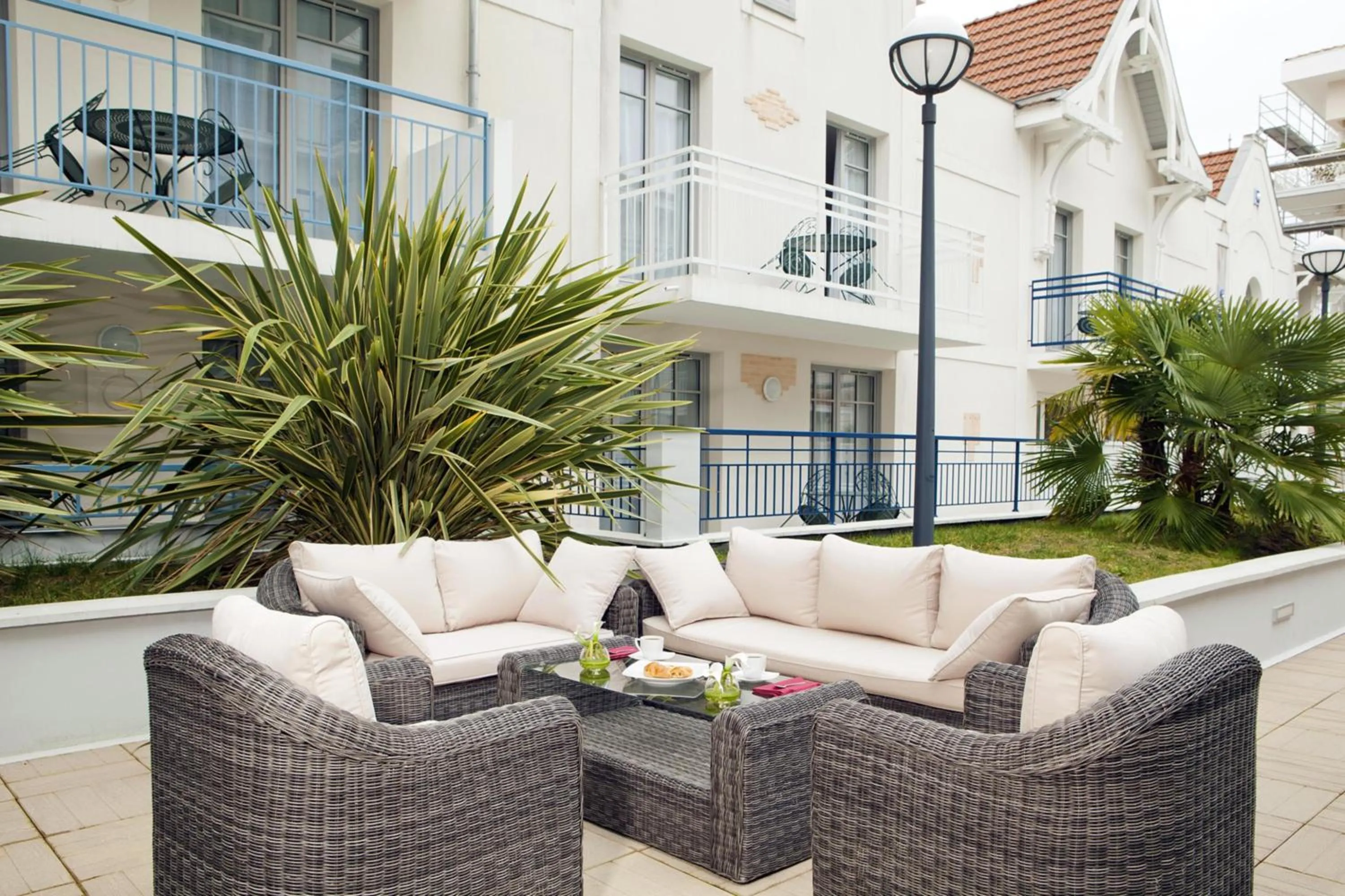 Restaurant/places to eat in Residhome Arcachon Plazza