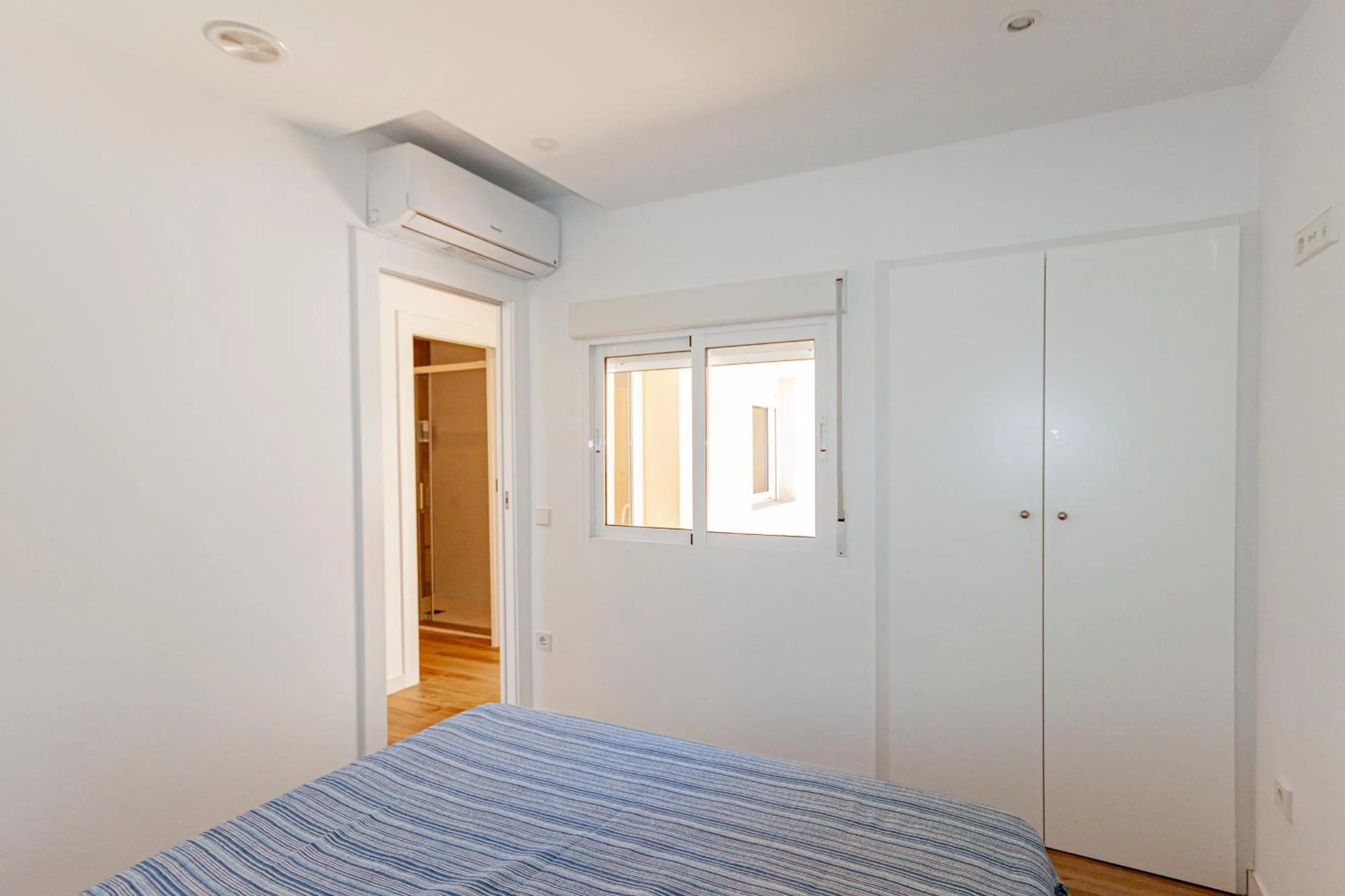 Bedroom, Bed in Inmovecos reformado 1ºlinea playa Optimist 2