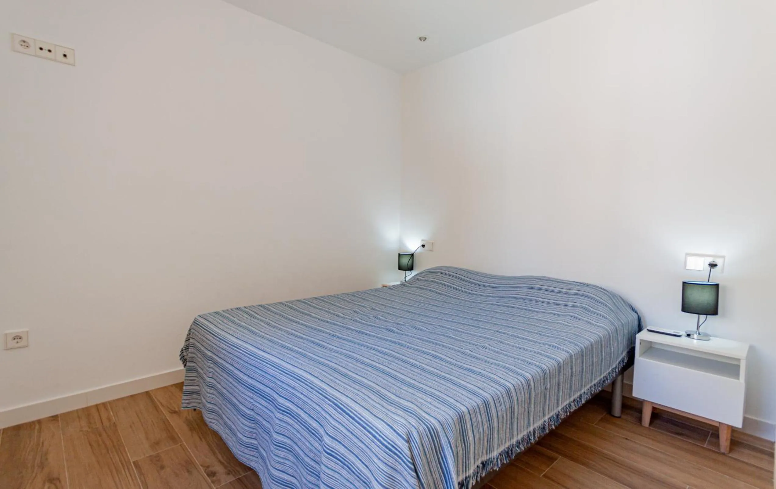 Bedroom, Bed in Inmovecos reformado 1ºlinea playa Optimist 2
