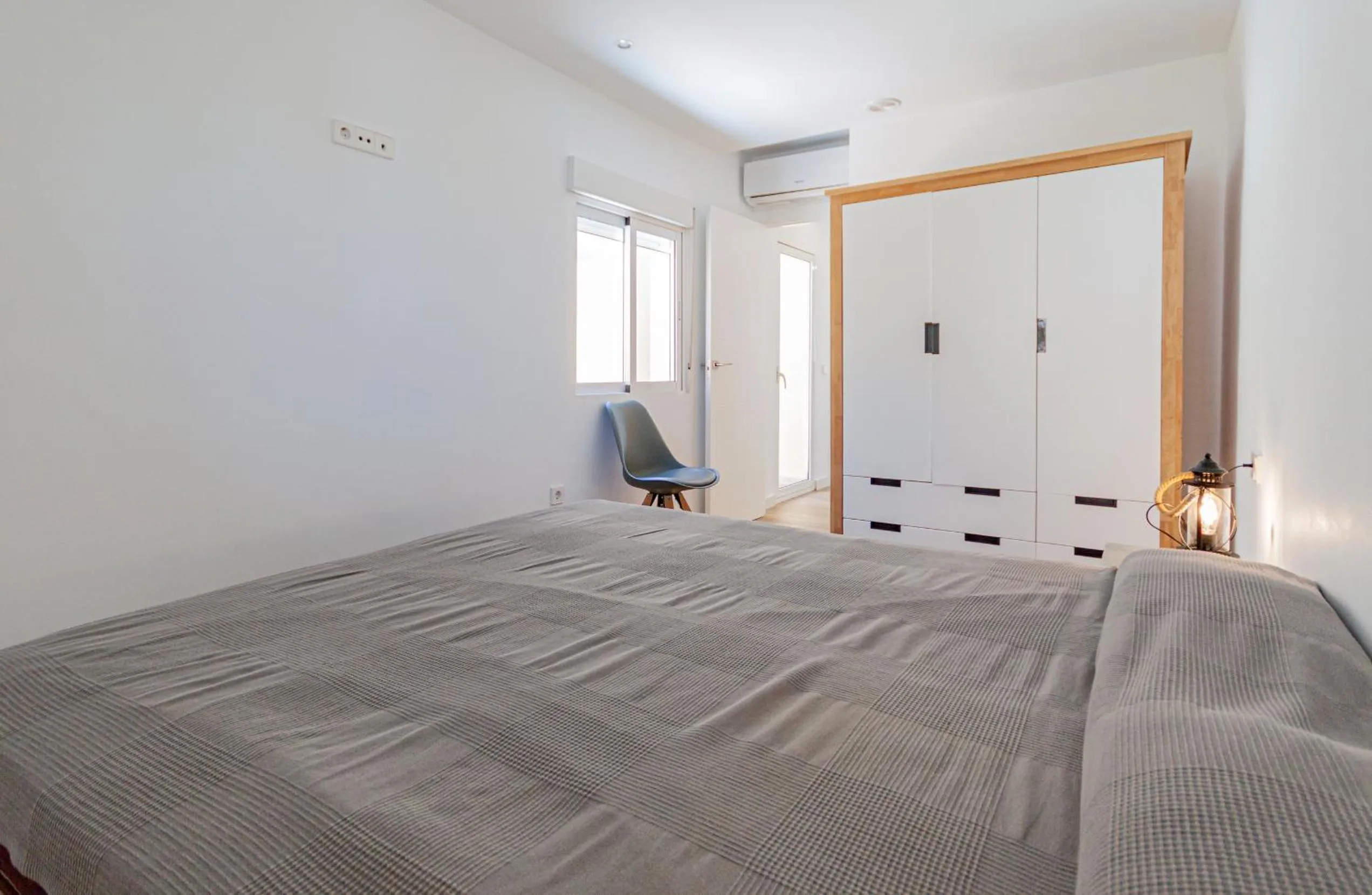 Bedroom, Bed in Inmovecos reformado 1ºlinea playa Optimist 2