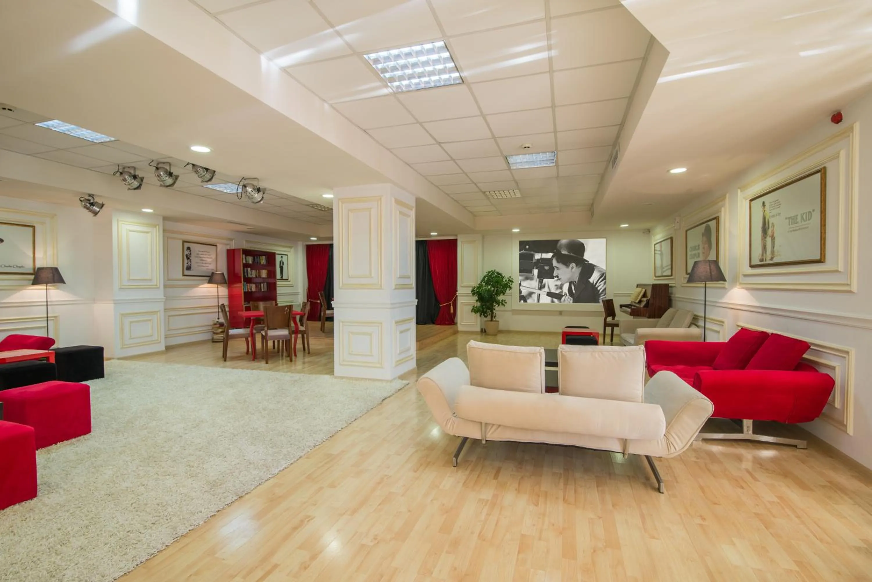 Communal lounge/ TV room in Madara Park Hotel - All Inclusive