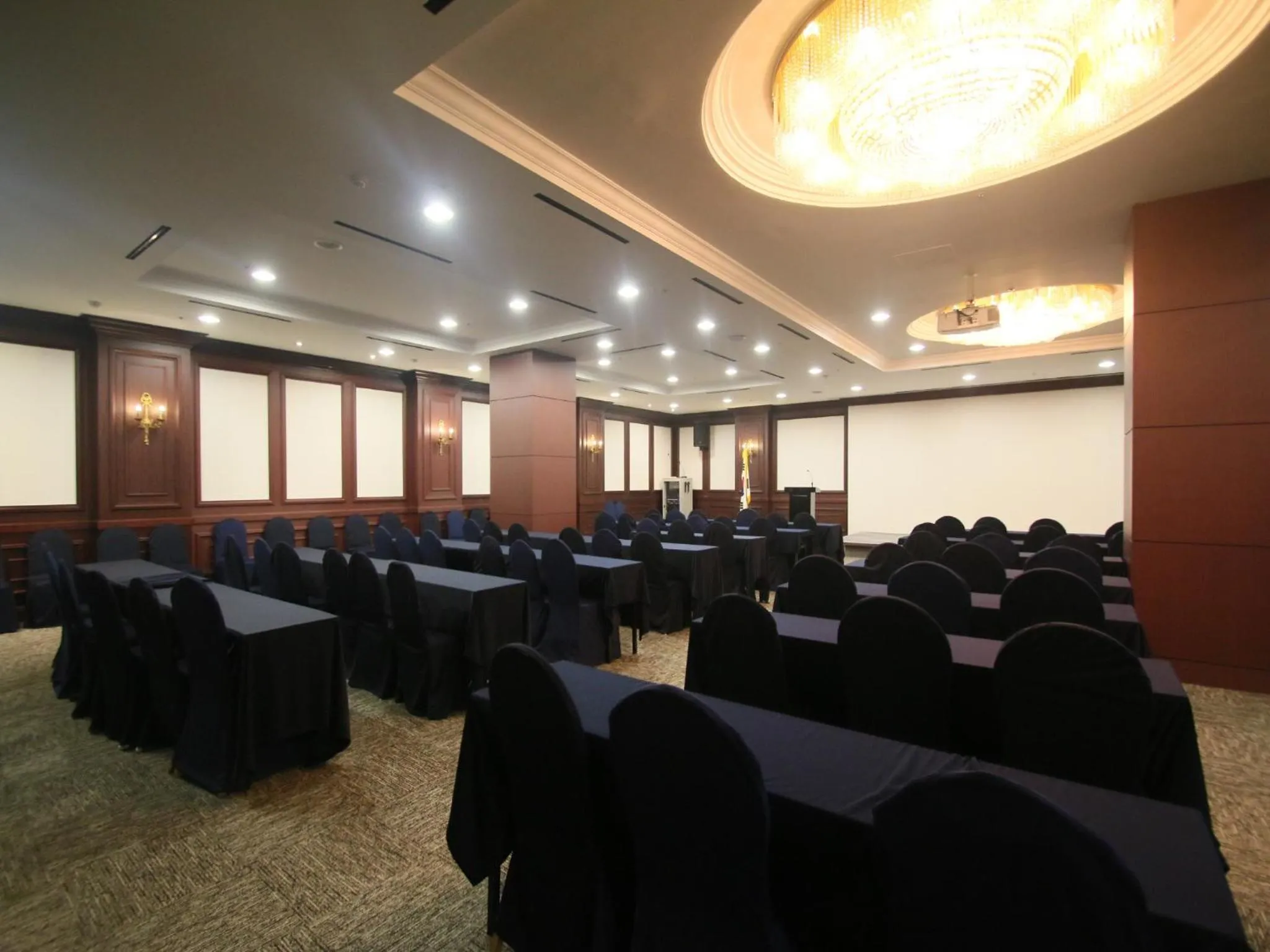 Business facilities in Ramada by Wyndham Songdo