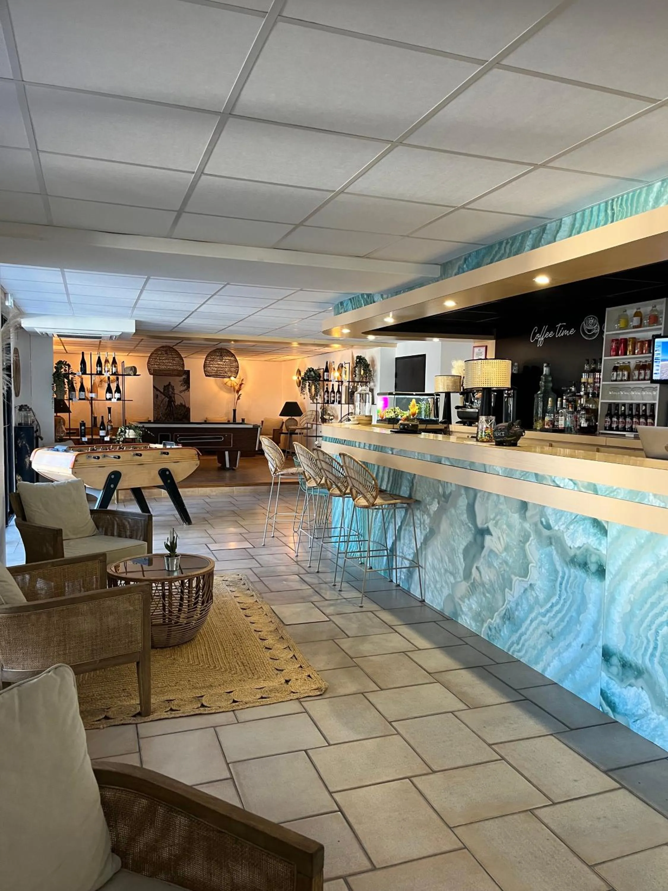 Lobby or reception in Hôtel Les Sables - Urban Style - by Logis Hotels