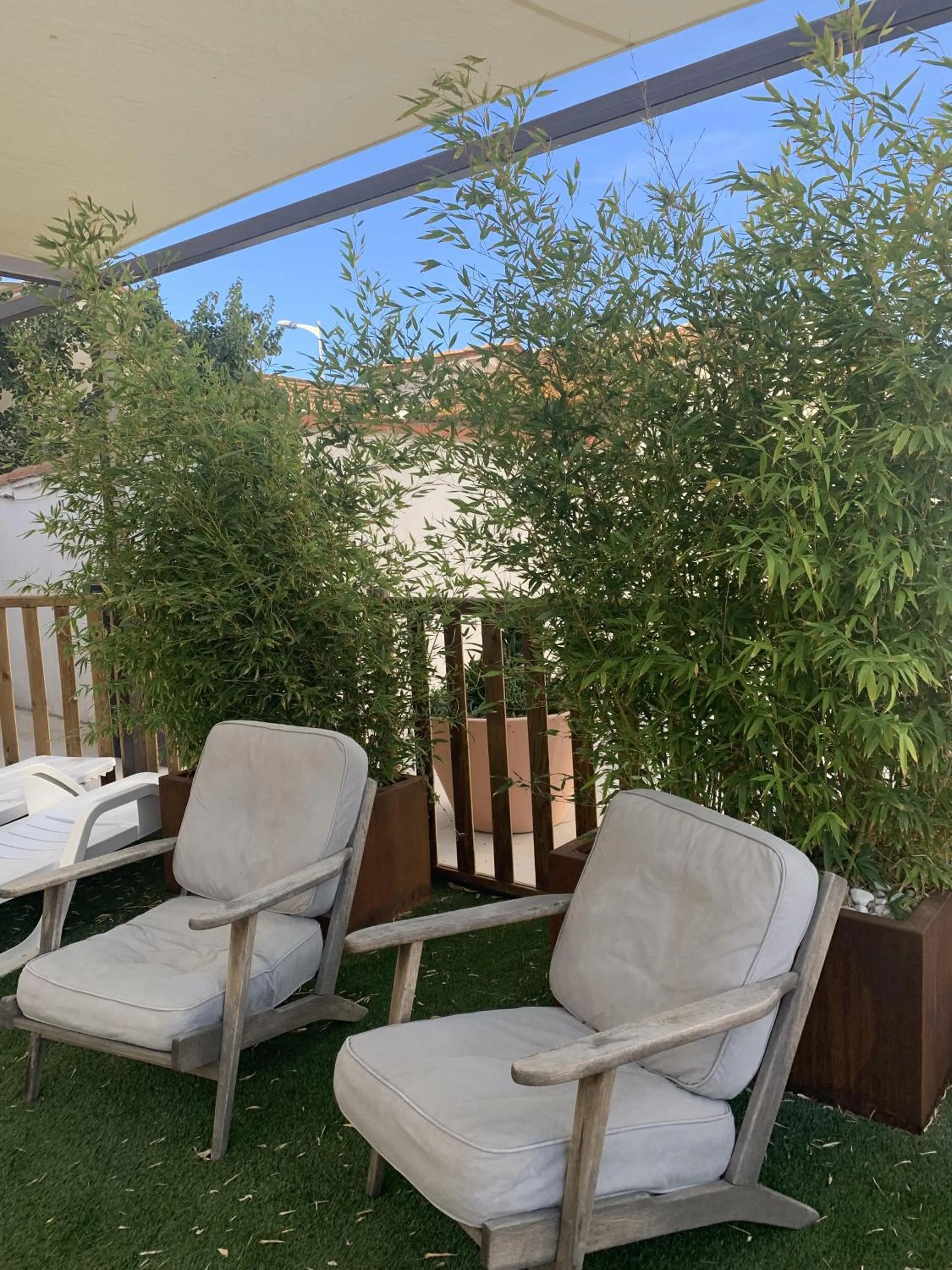 Swimming pool in Hôtel Les Sables - Urban Style - by Logis Hotels