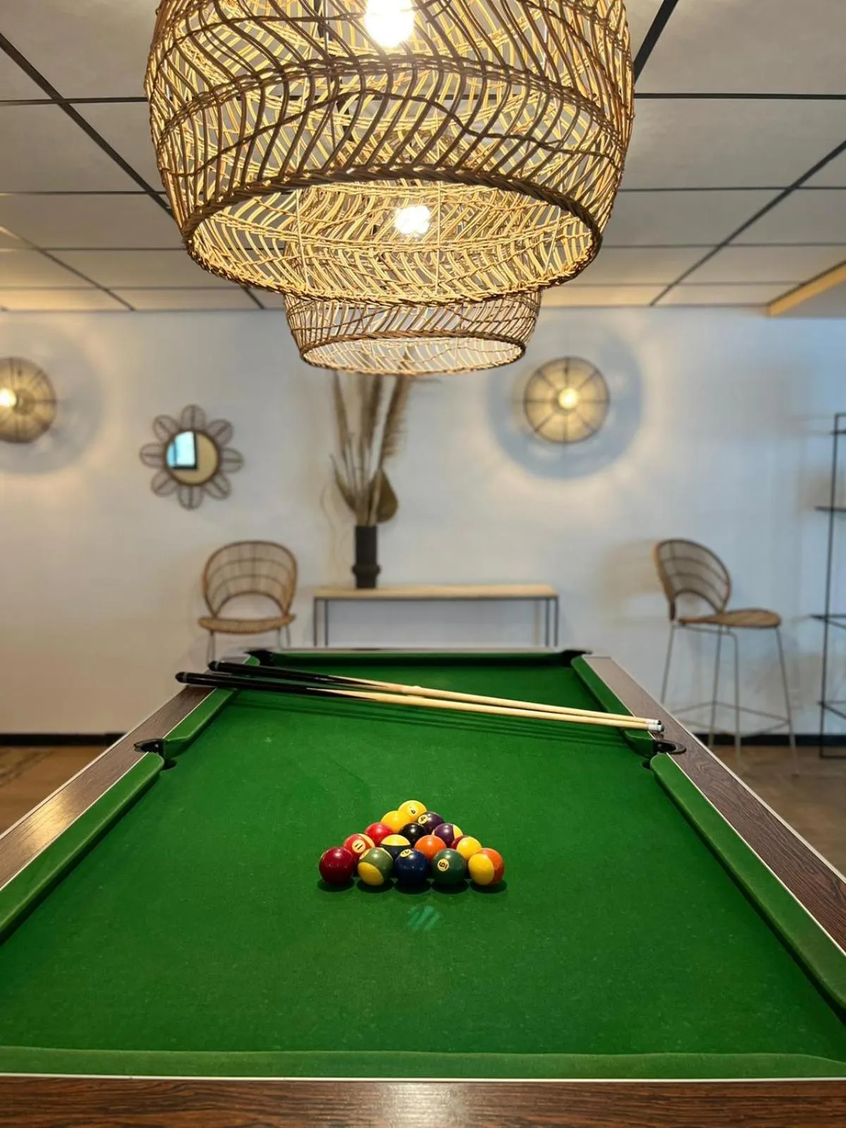 Billiard in Hôtel Les Sables - Urban Style - by Logis Hotels