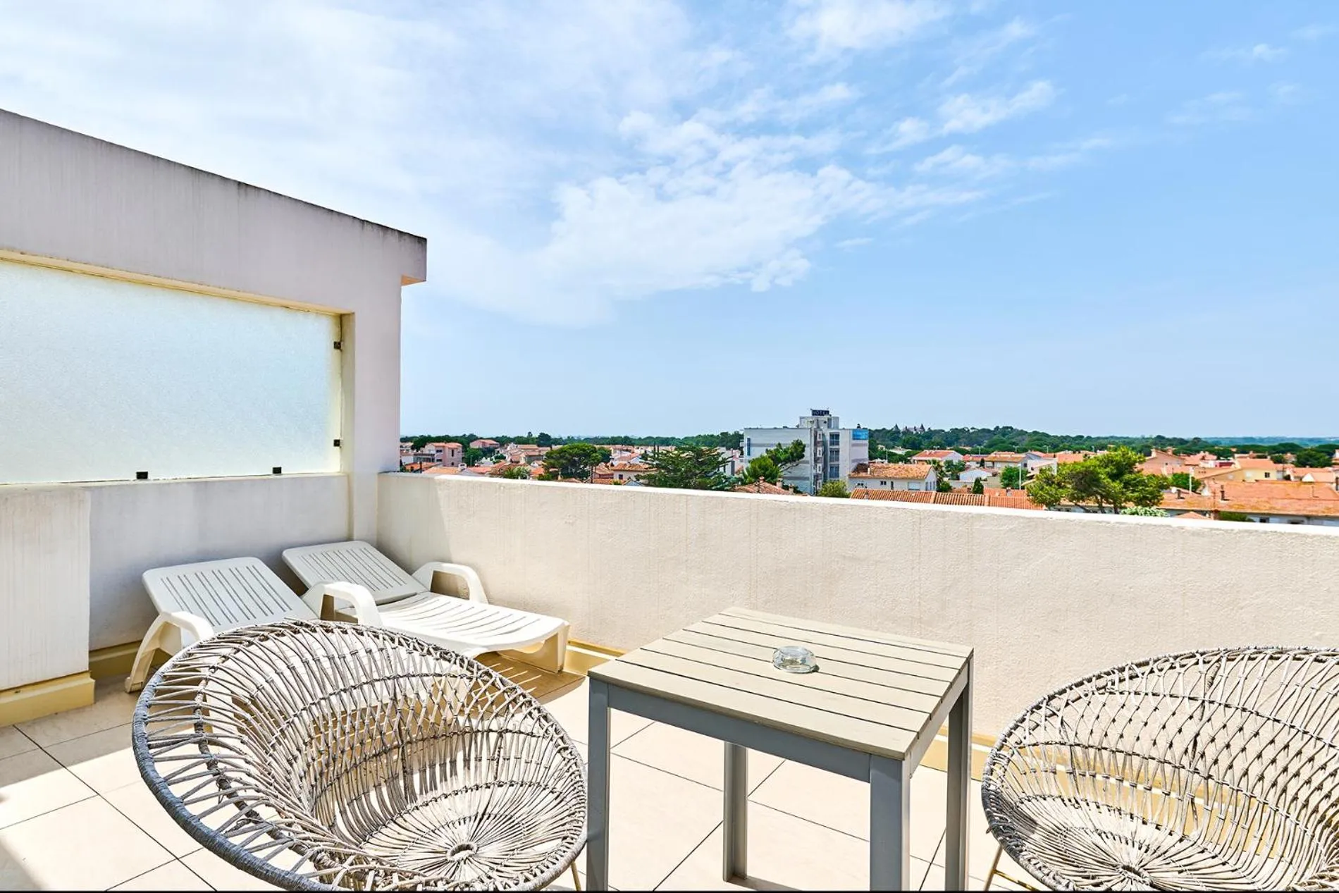 Balcony/Terrace in Hôtel Les Sables - Urban Style - by Logis Hotels