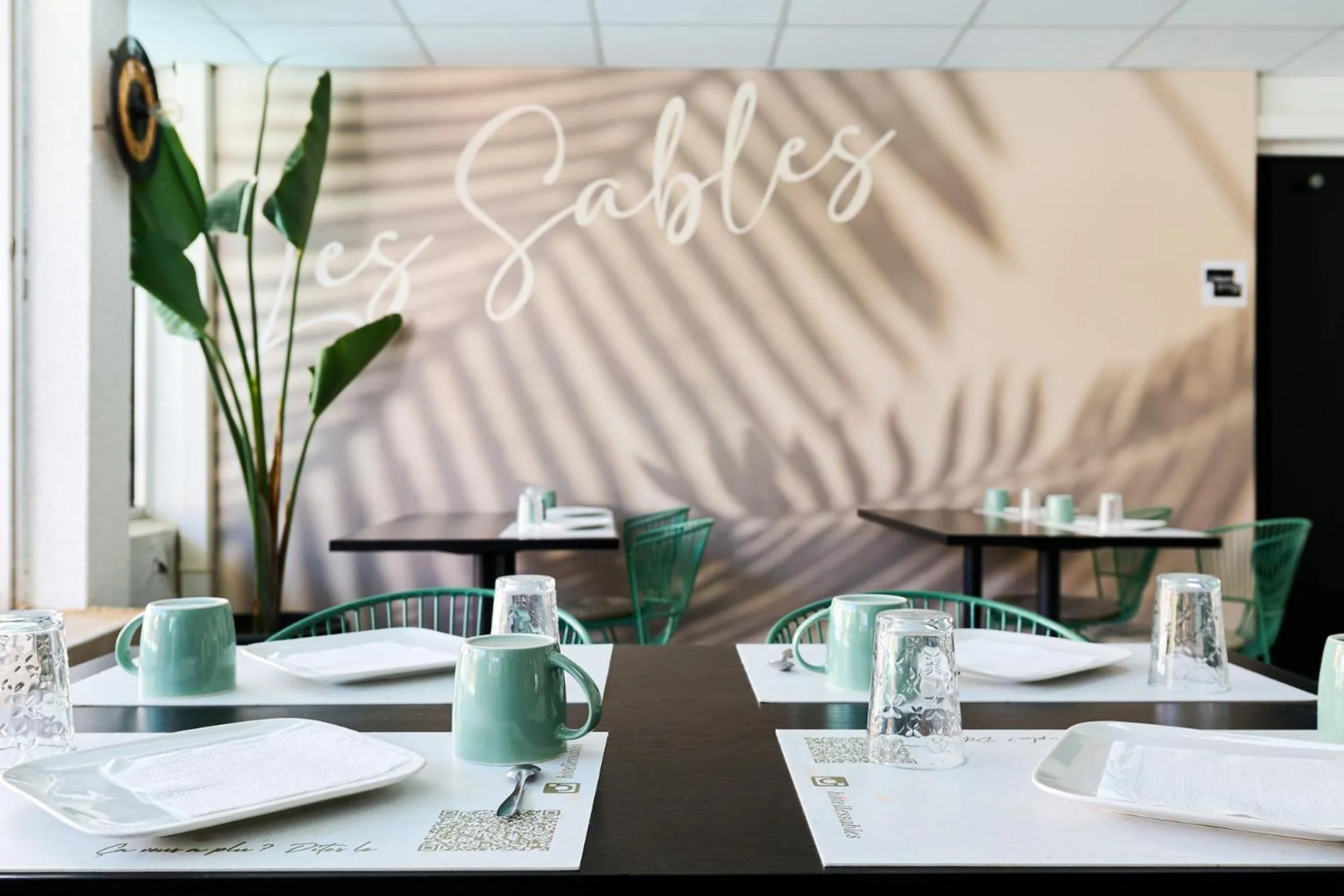 Breakfast in Hôtel Les Sables - Urban Style - by Logis Hotels