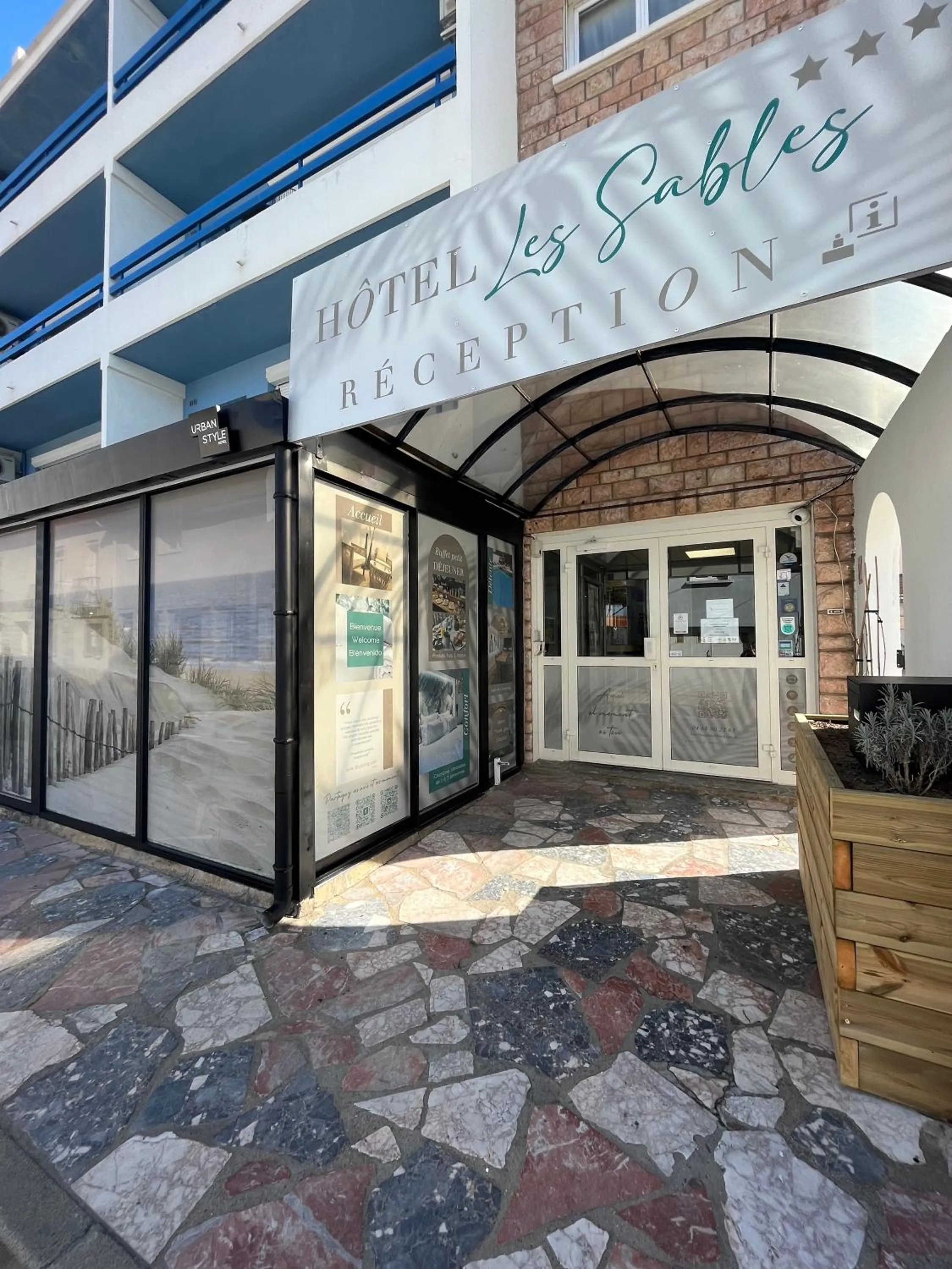 Facade/entrance in Hôtel Les Sables - Urban Style - by Logis Hotels