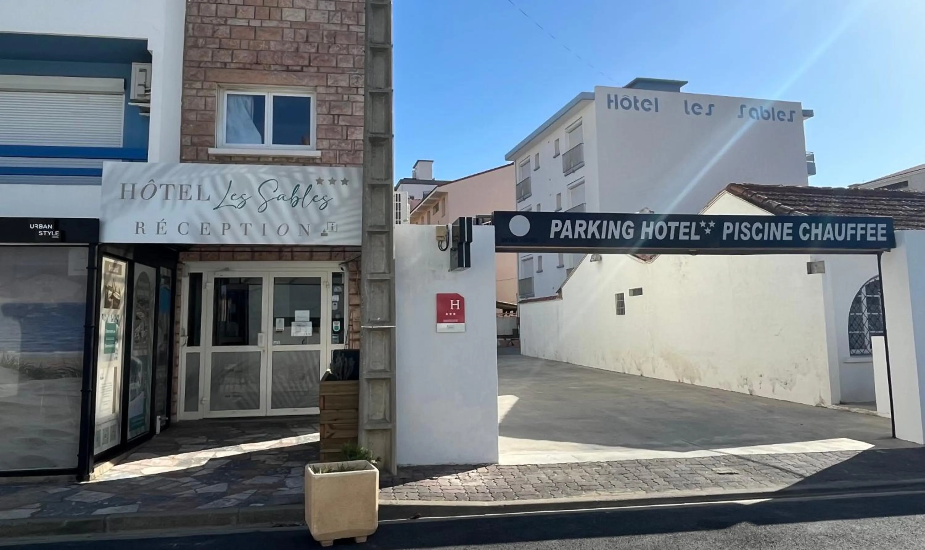 Property building in Hôtel Les Sables - Urban Style - by Logis Hotels