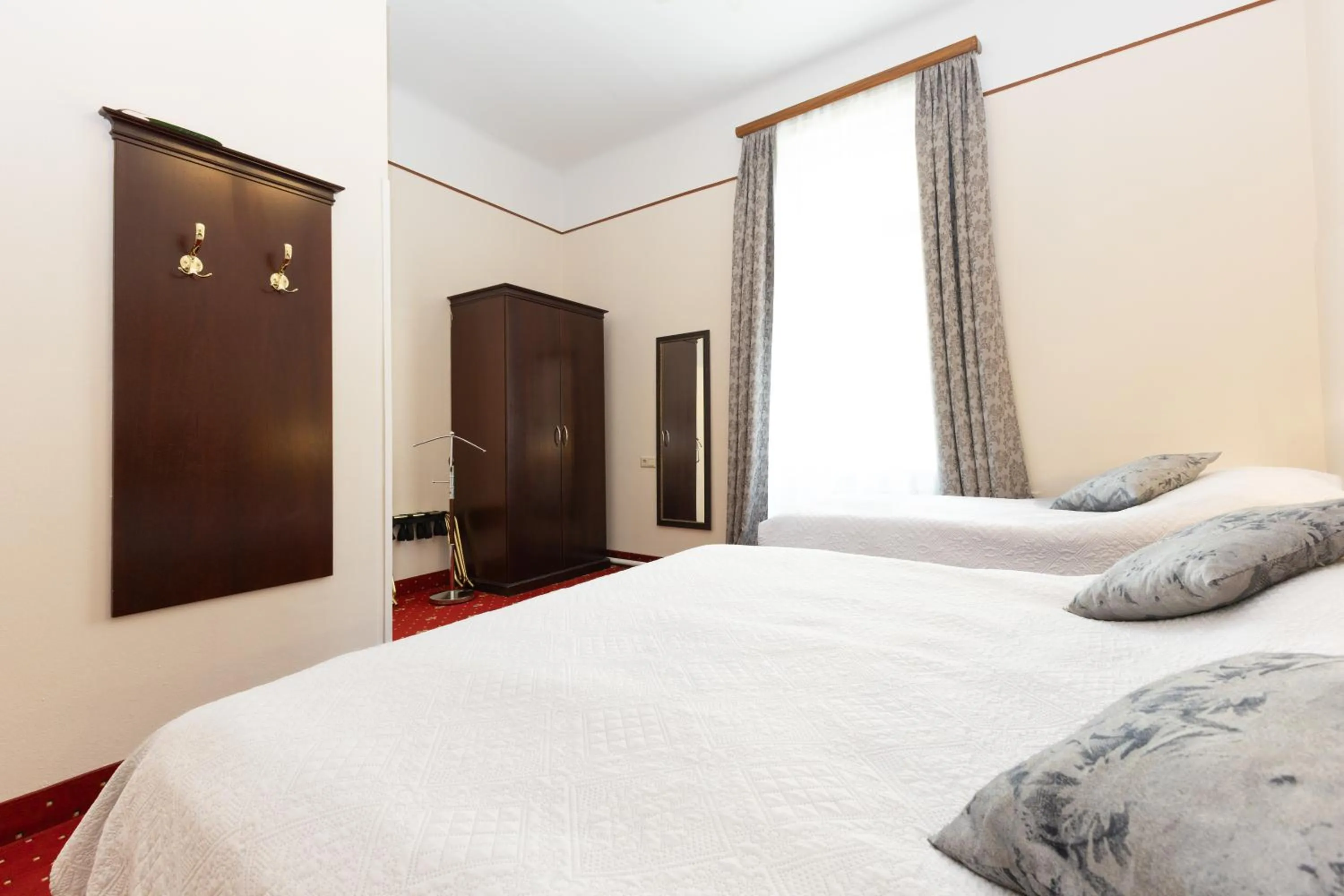 Photo of the whole room, Bed in Hotel Viktoria Schönbrunn