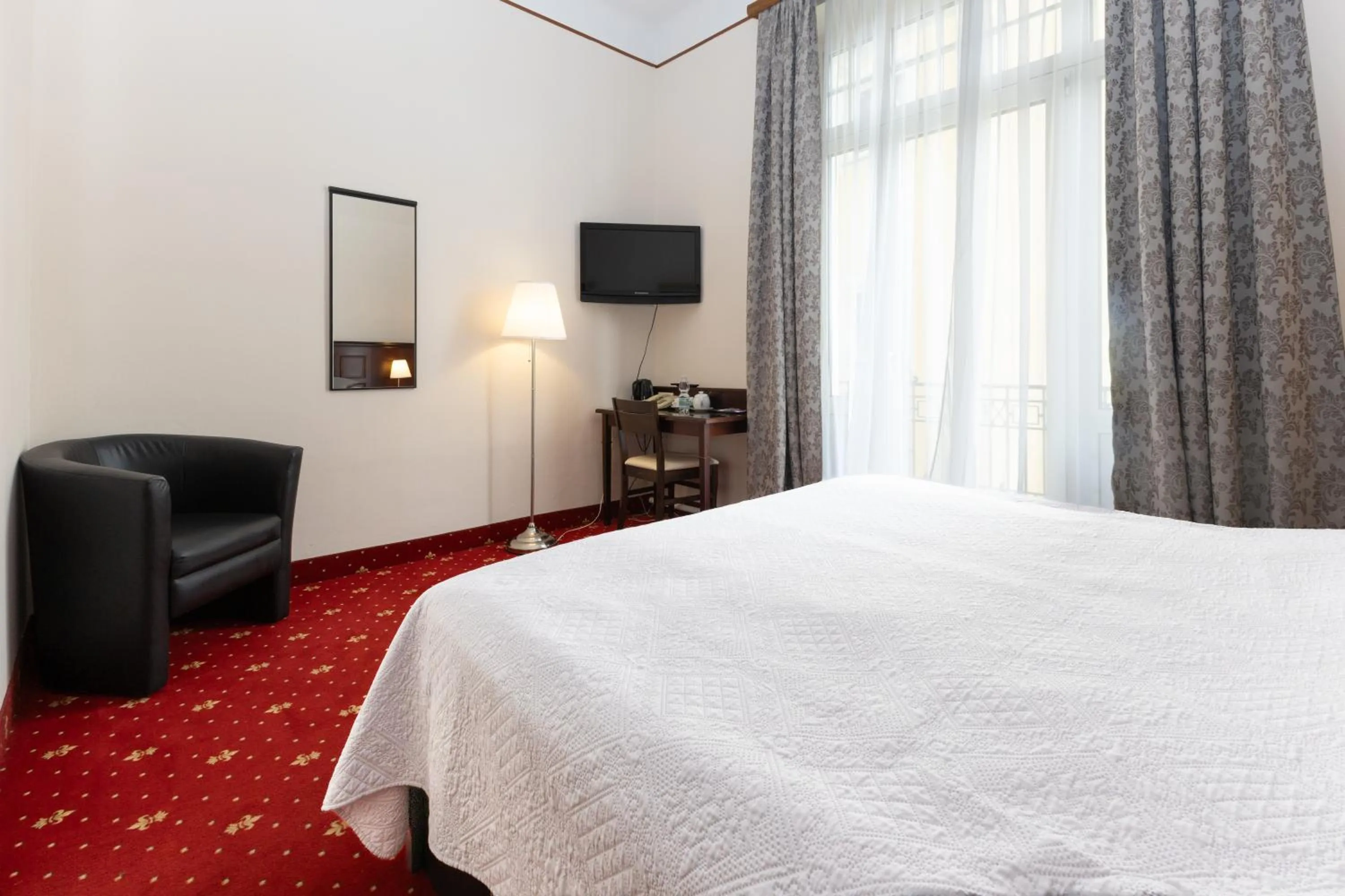 Photo of the whole room, Bed in Hotel Viktoria Schönbrunn