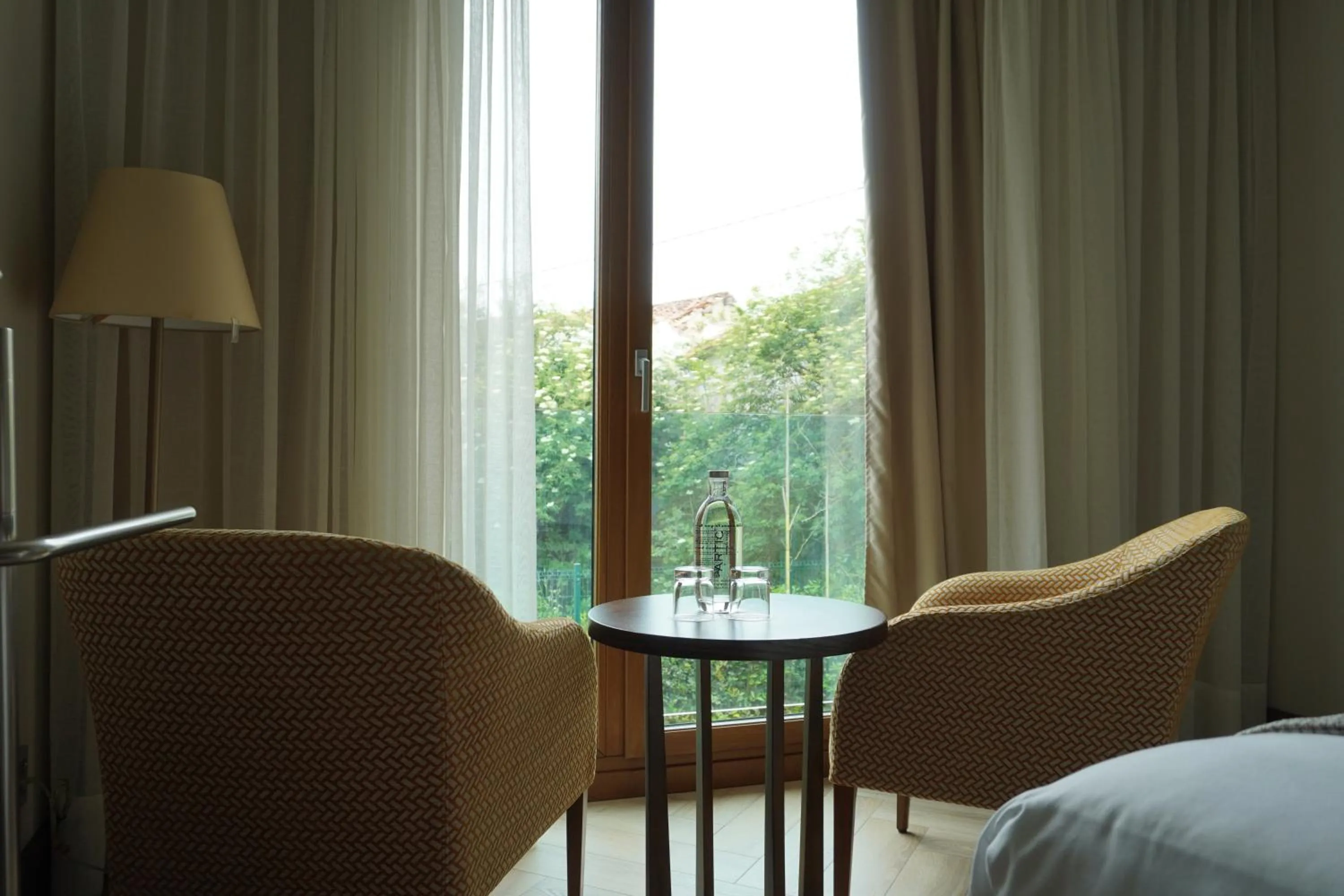 Photo of the whole room, Bed in ARTIEM Asturias