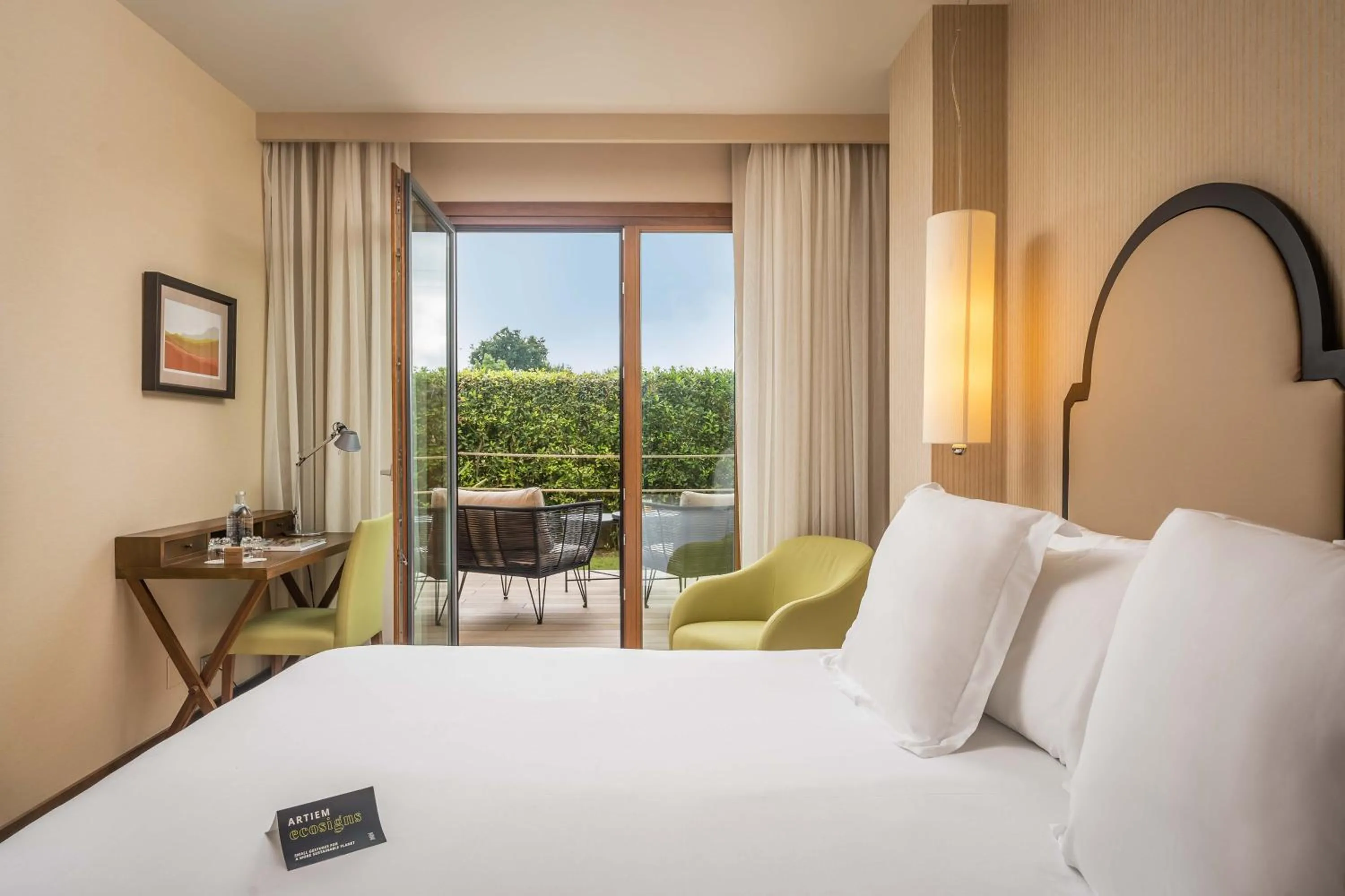 Photo of the whole room, Bed in ARTIEM Asturias