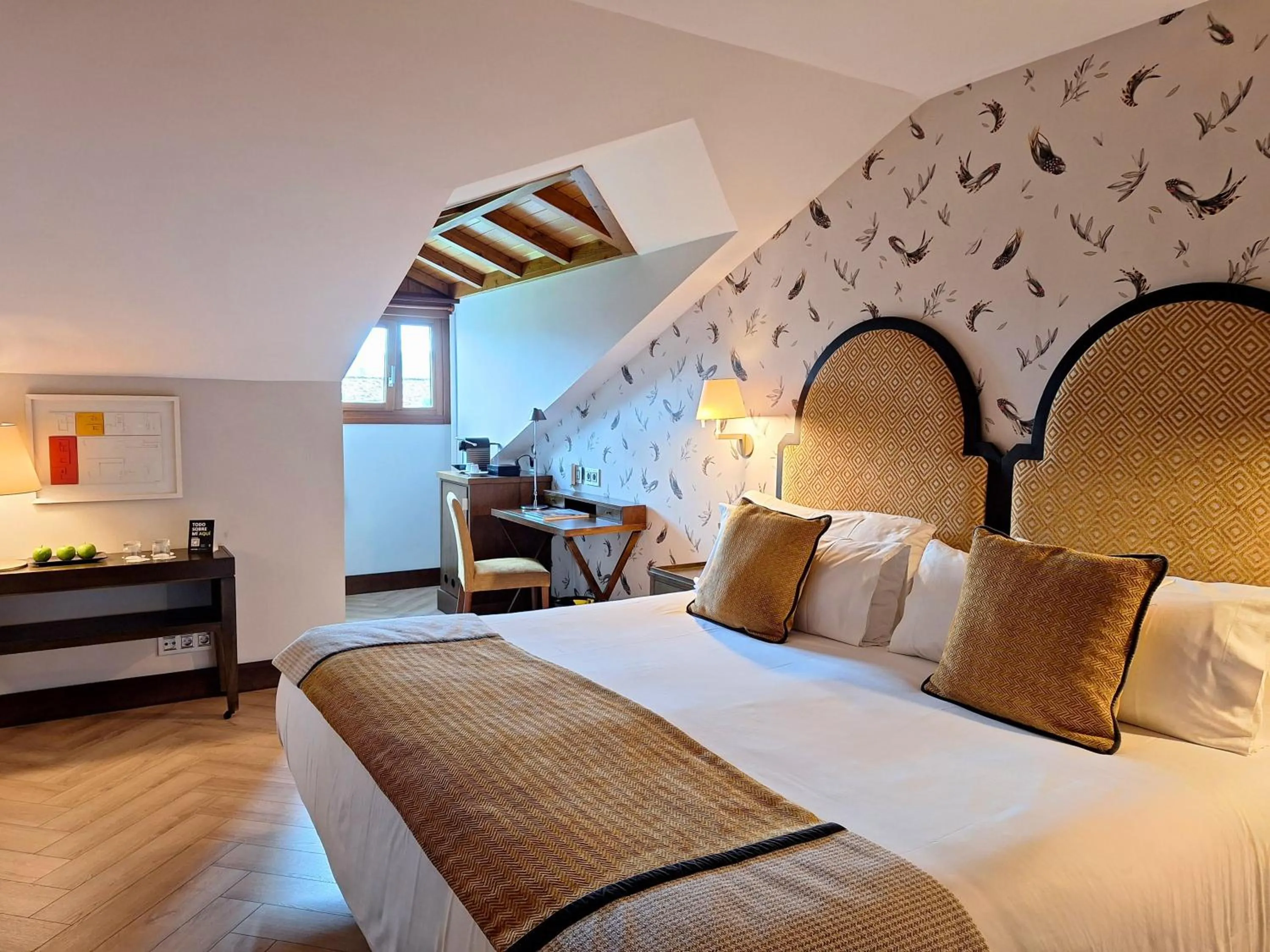 Photo of the whole room, Bed in ARTIEM Asturias