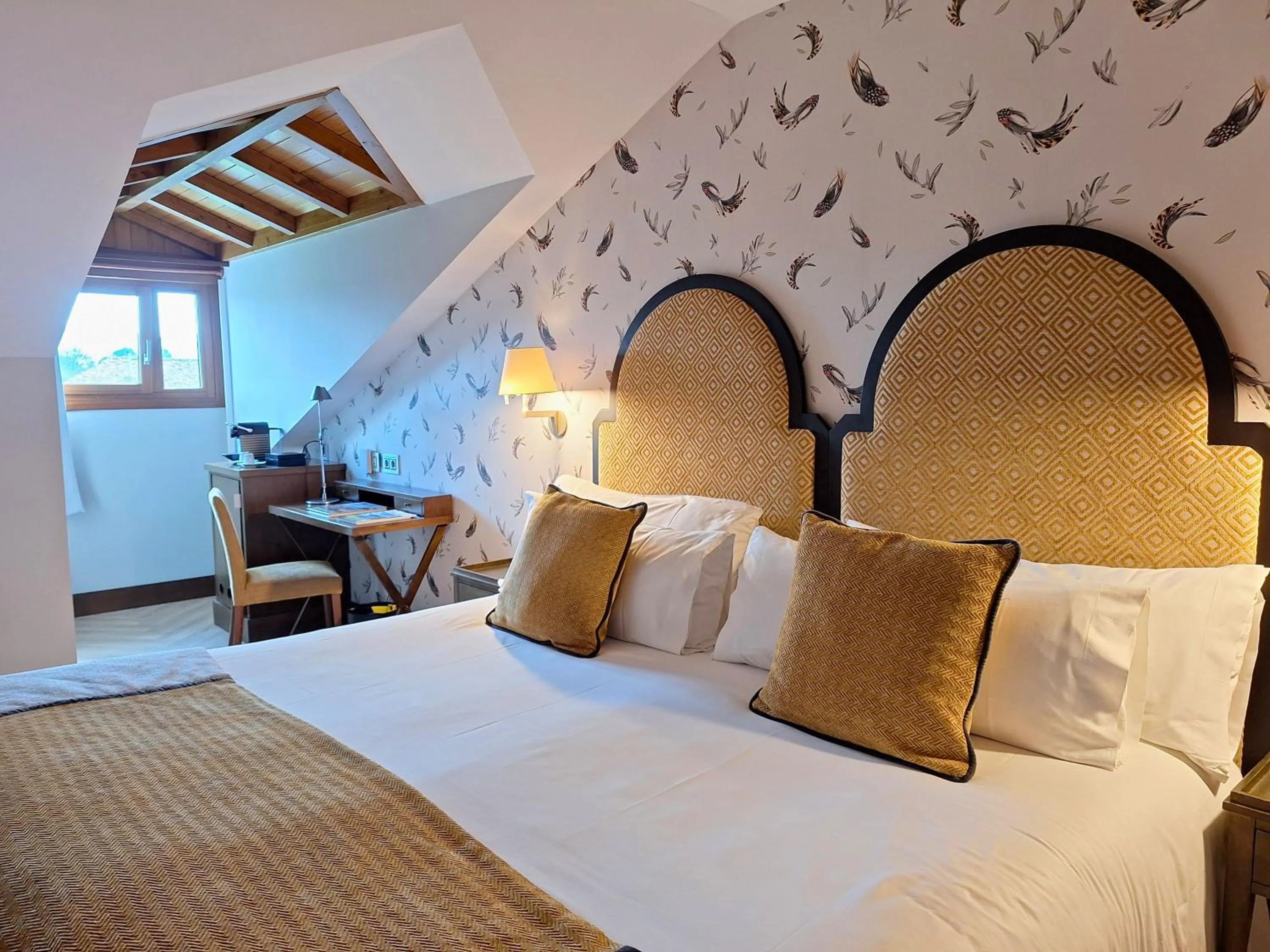 Photo of the whole room, Bed in ARTIEM Asturias