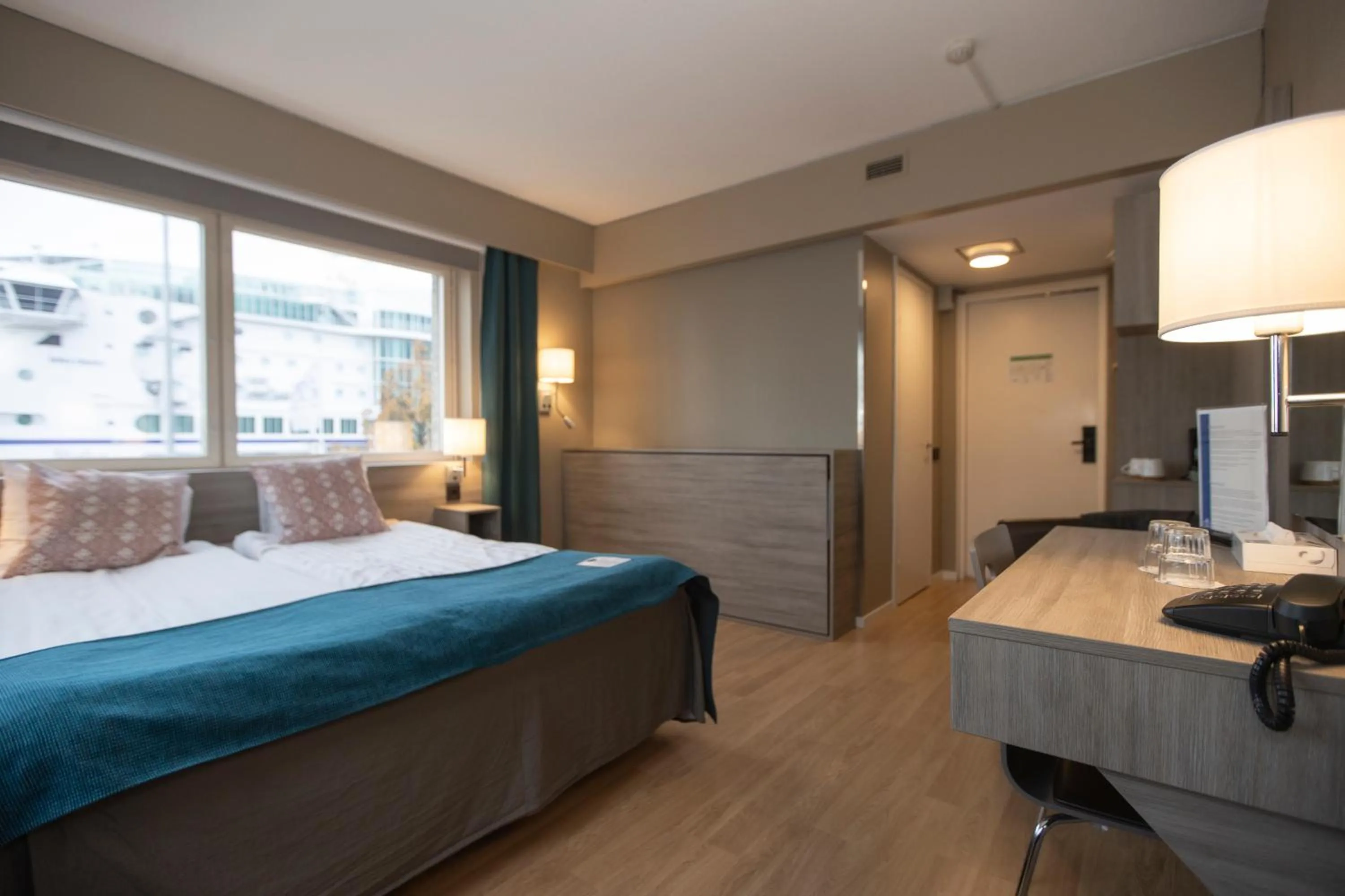 Photo of the whole room, Bed in Hotel Adlon