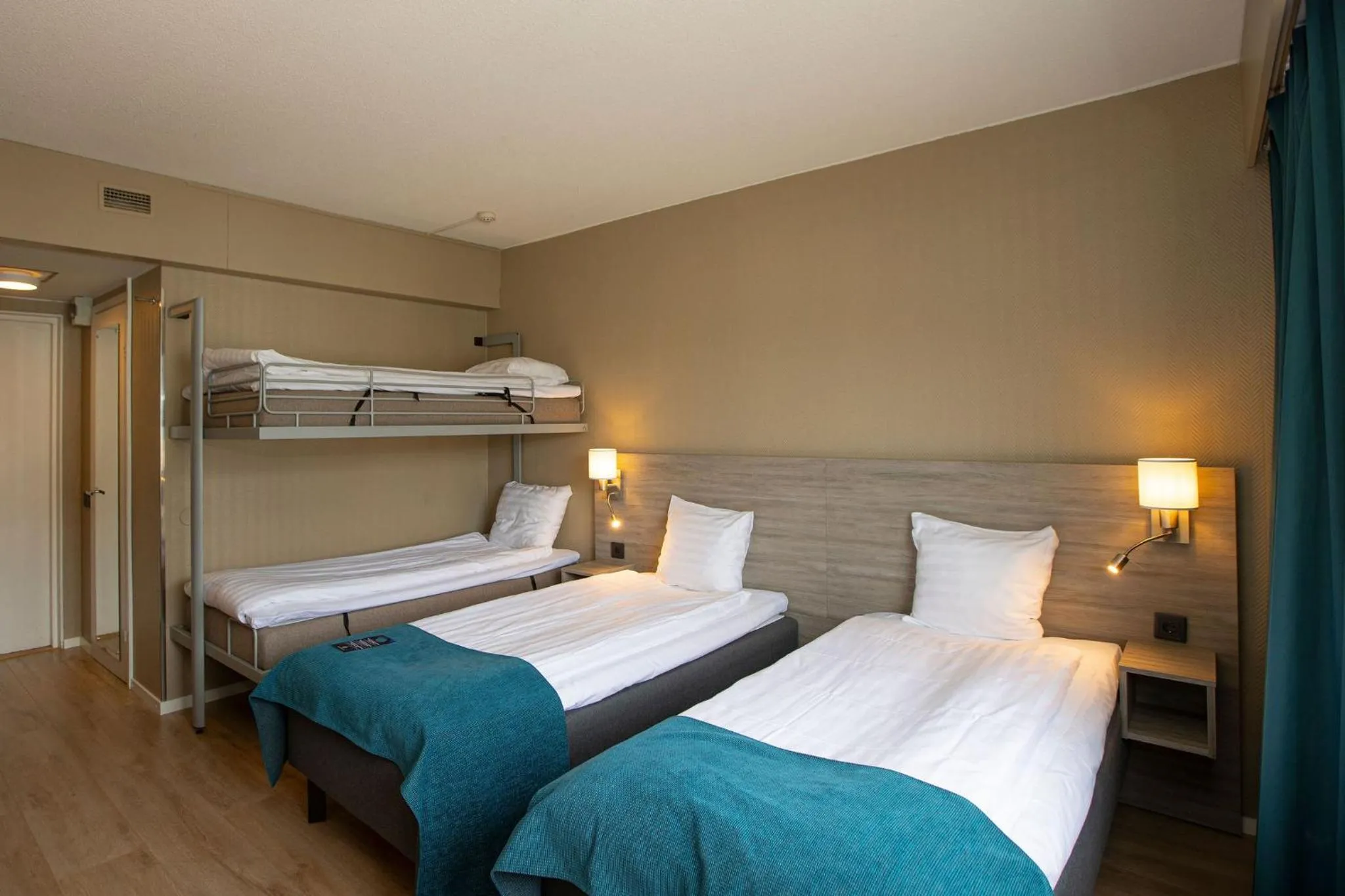 Bedroom, Bed in Hotel Adlon