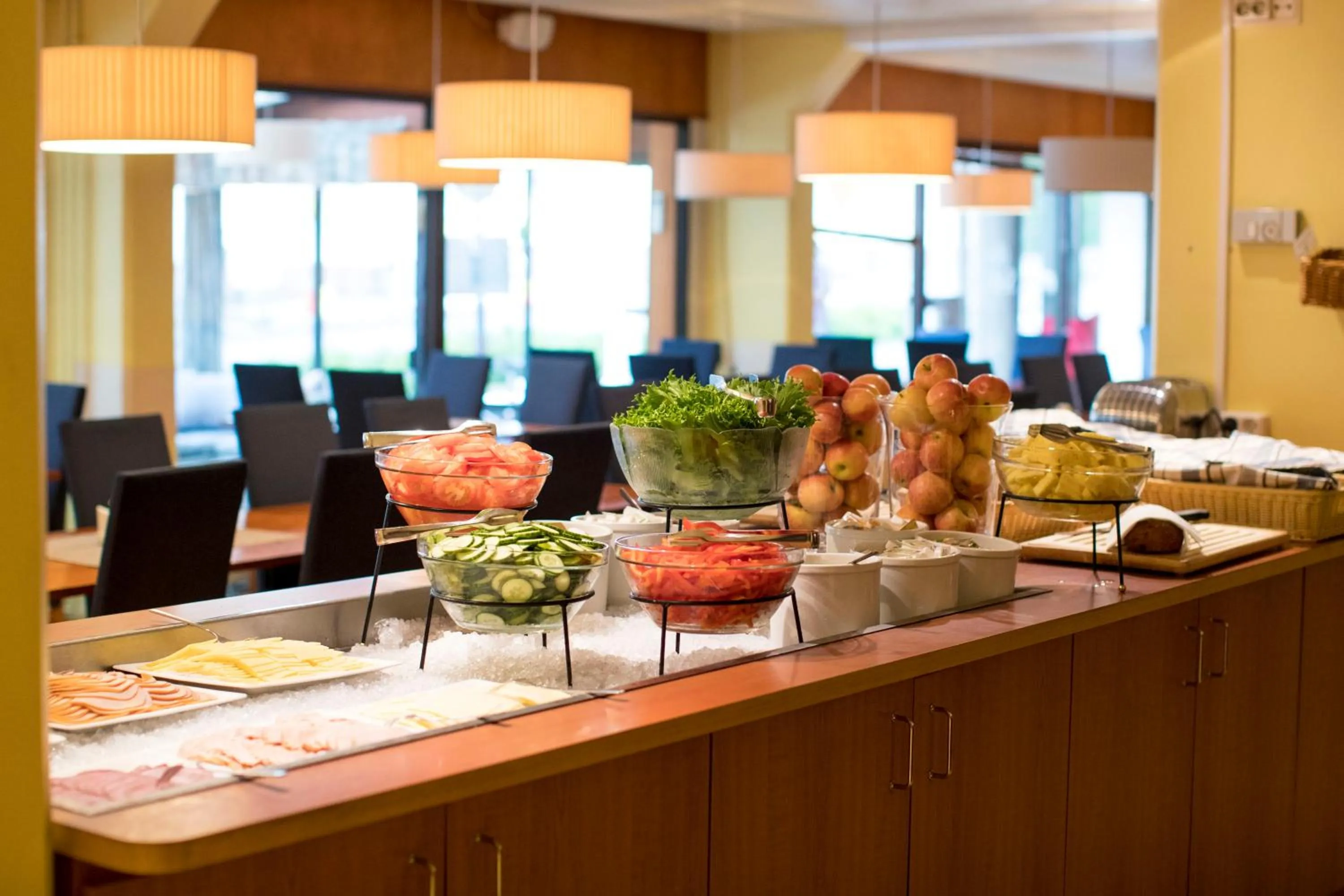 Restaurant/places to eat in Hotel Savoy