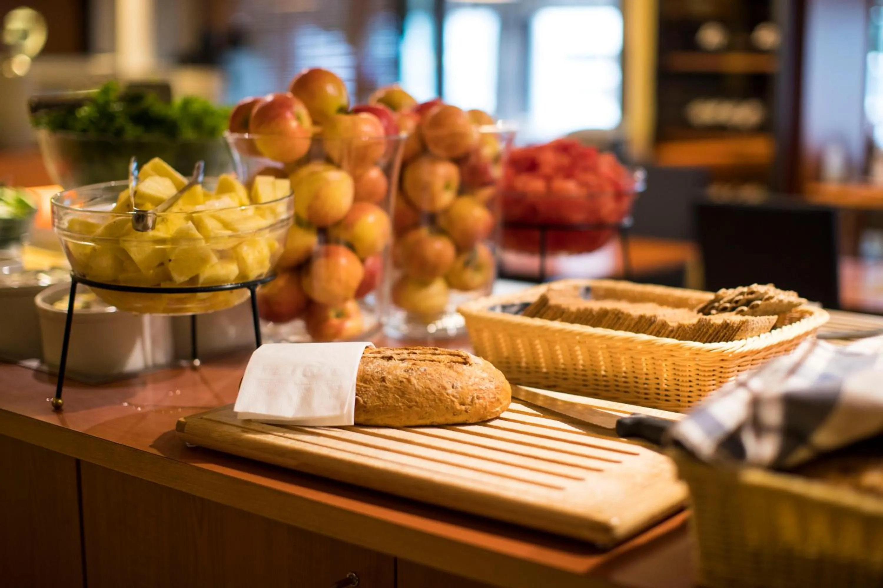 Restaurant/places to eat in Hotel Savoy