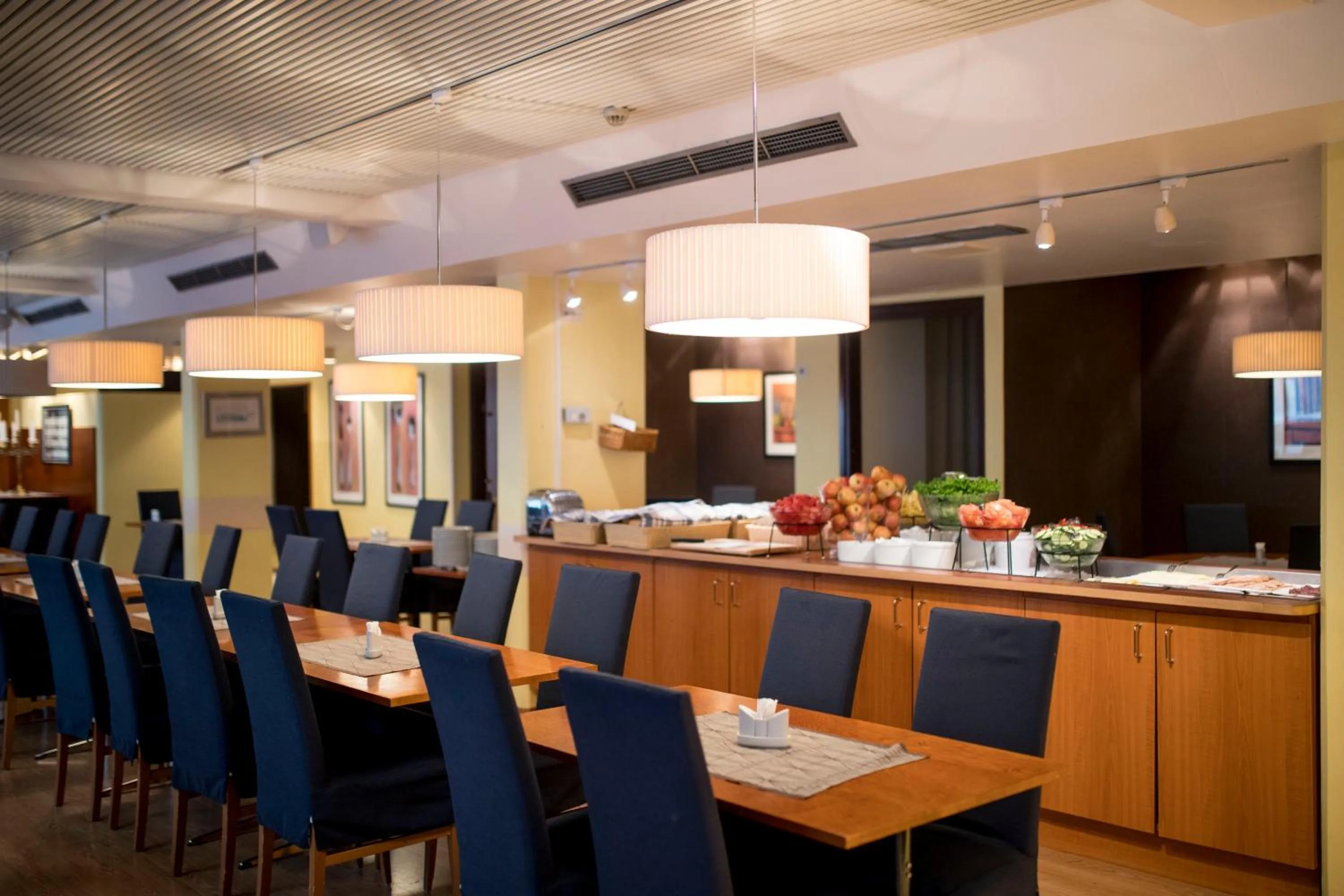 Restaurant/places to eat in Hotel Savoy