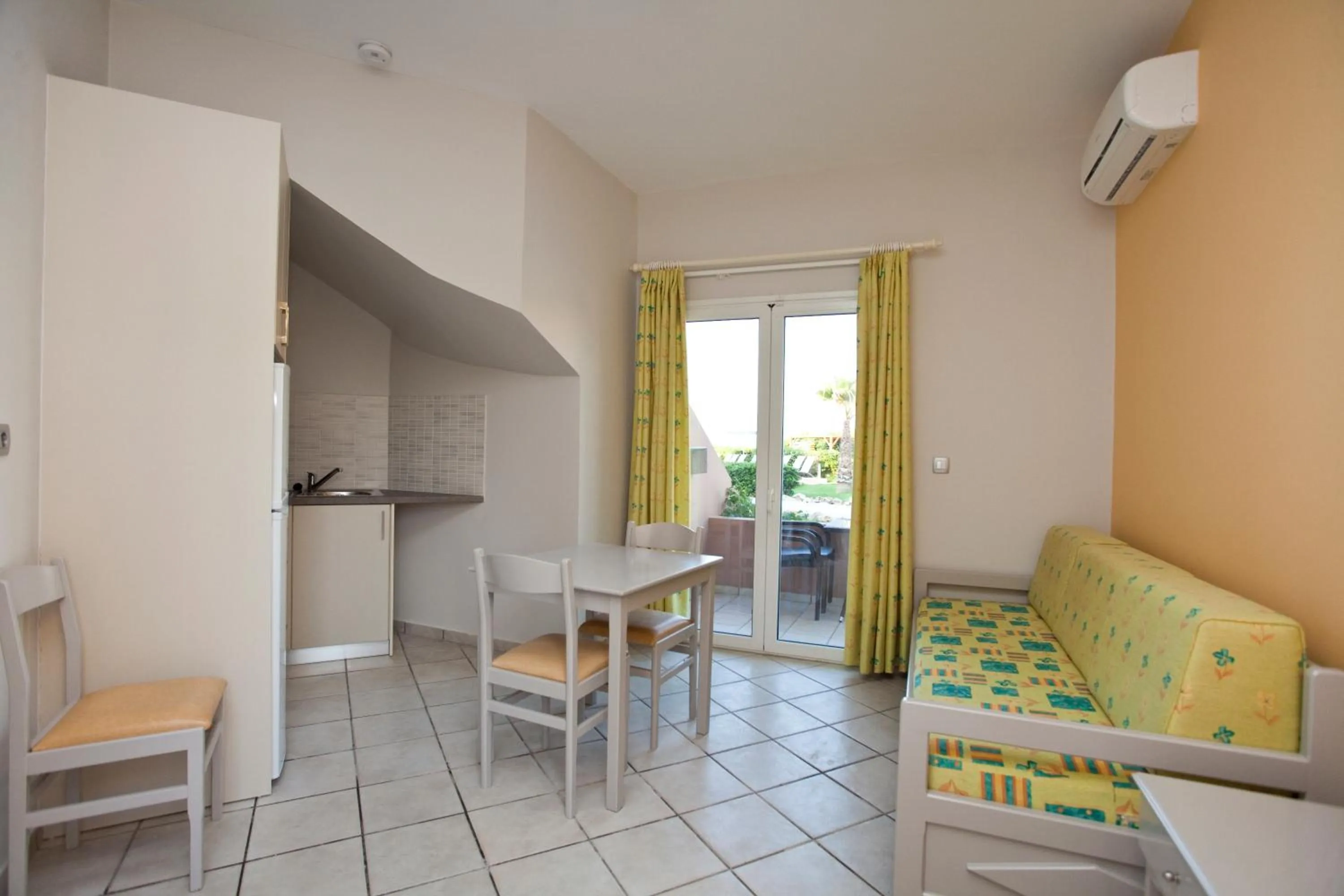 Kitchen or kitchenette in Phaedra Hotel