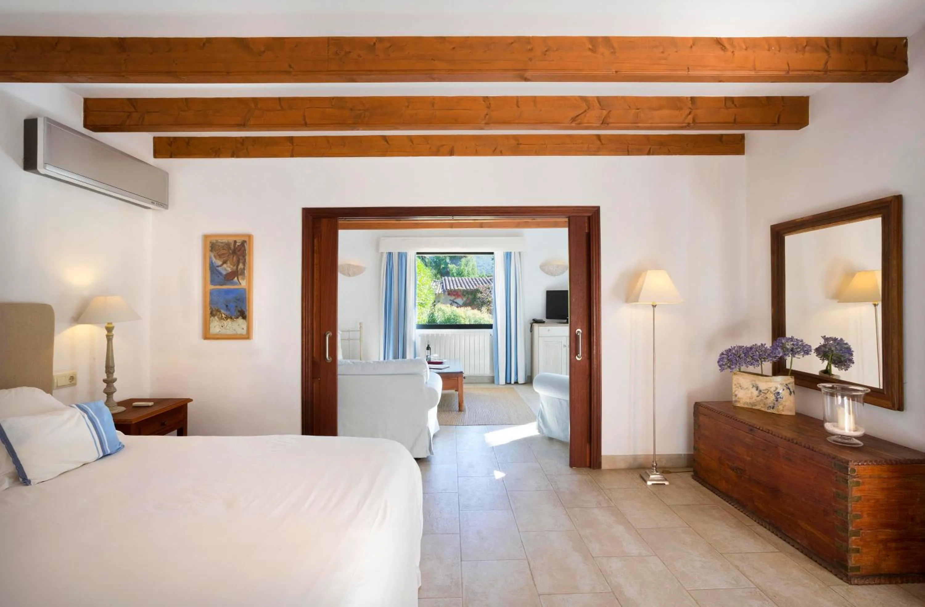 Photo of the whole room, Bed in Finca Ca'n Quatre