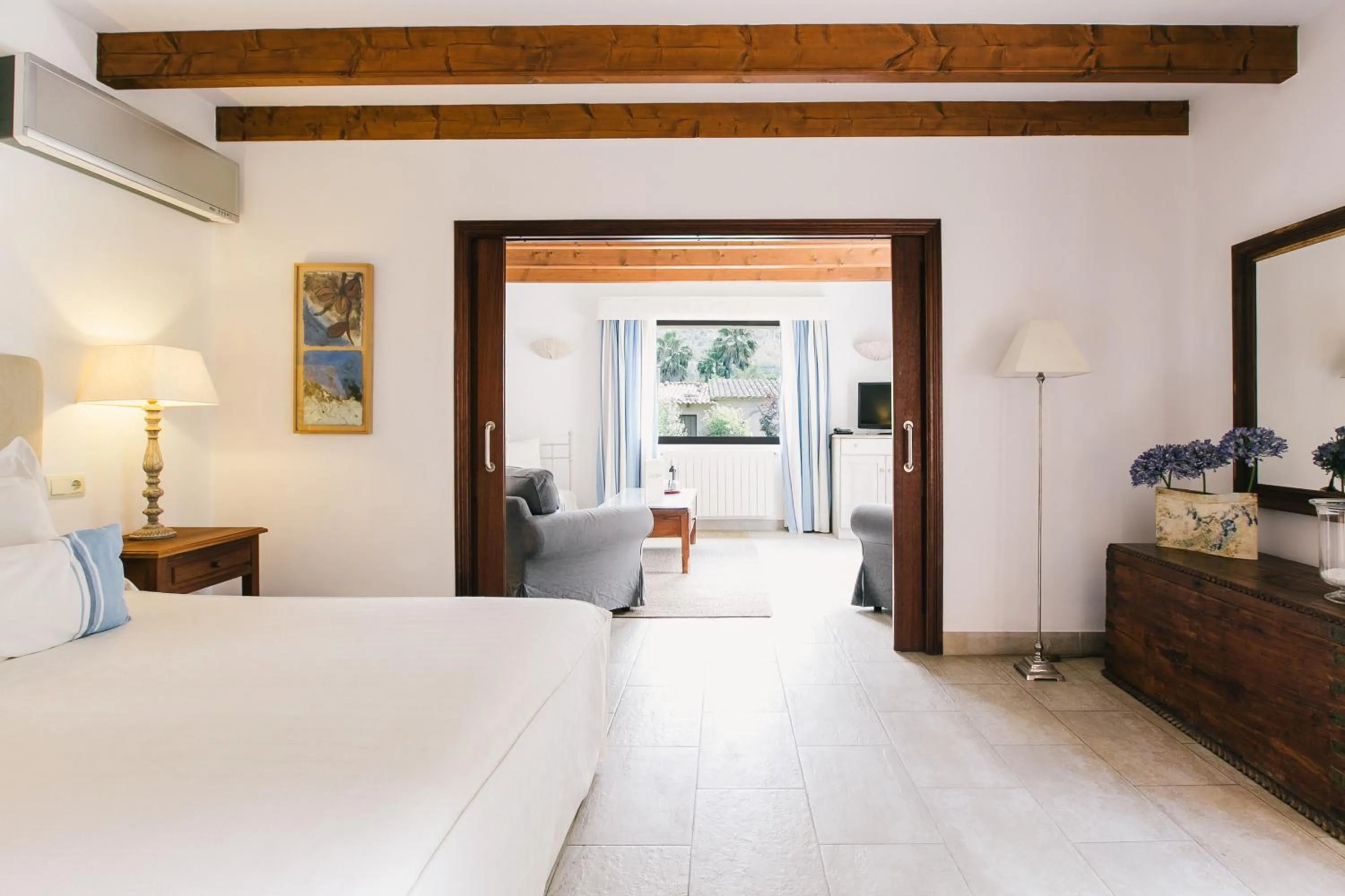 Photo of the whole room, Bed in Finca Ca'n Quatre