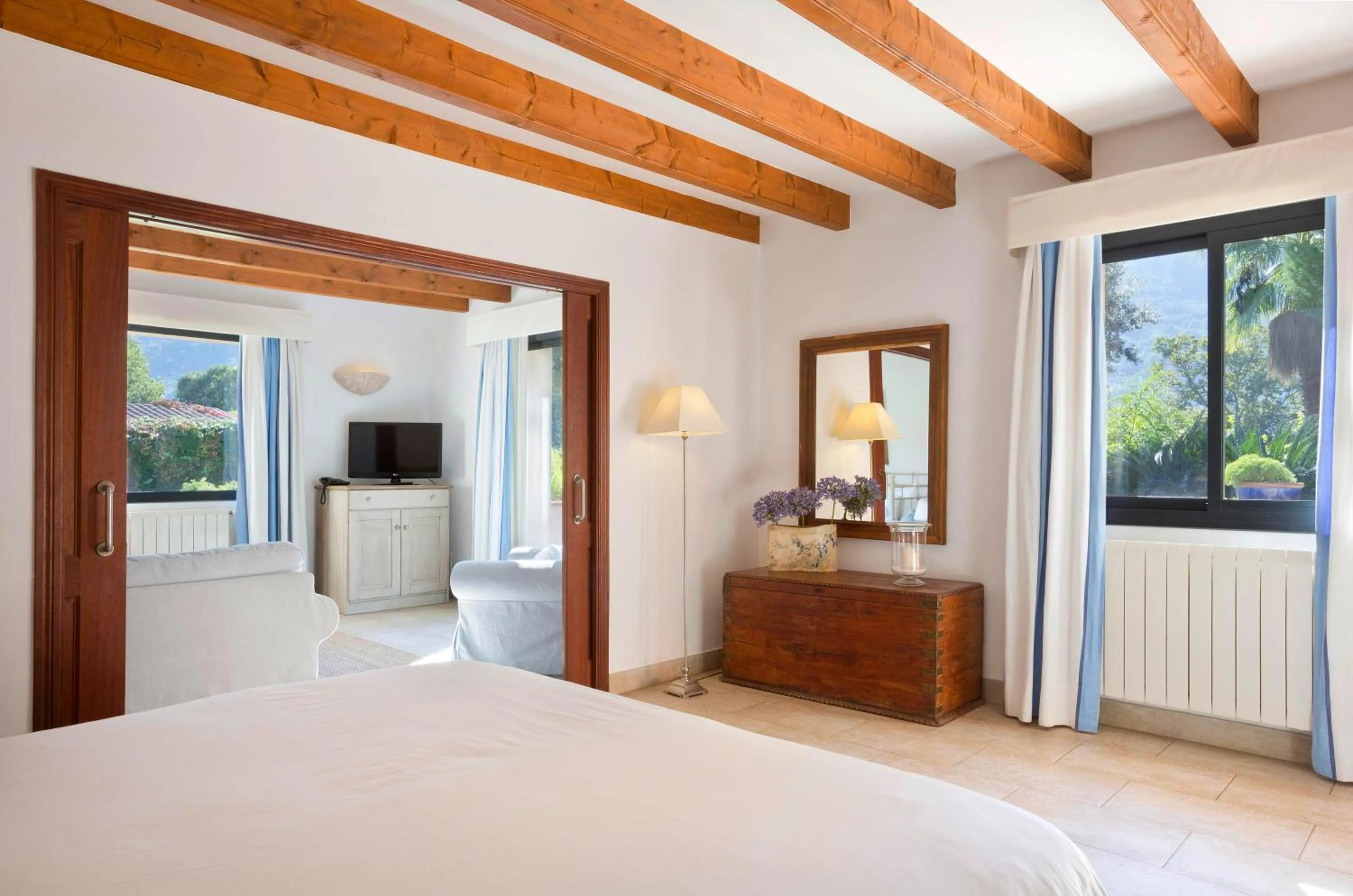 Photo of the whole room, Bed in Finca Ca'n Quatre