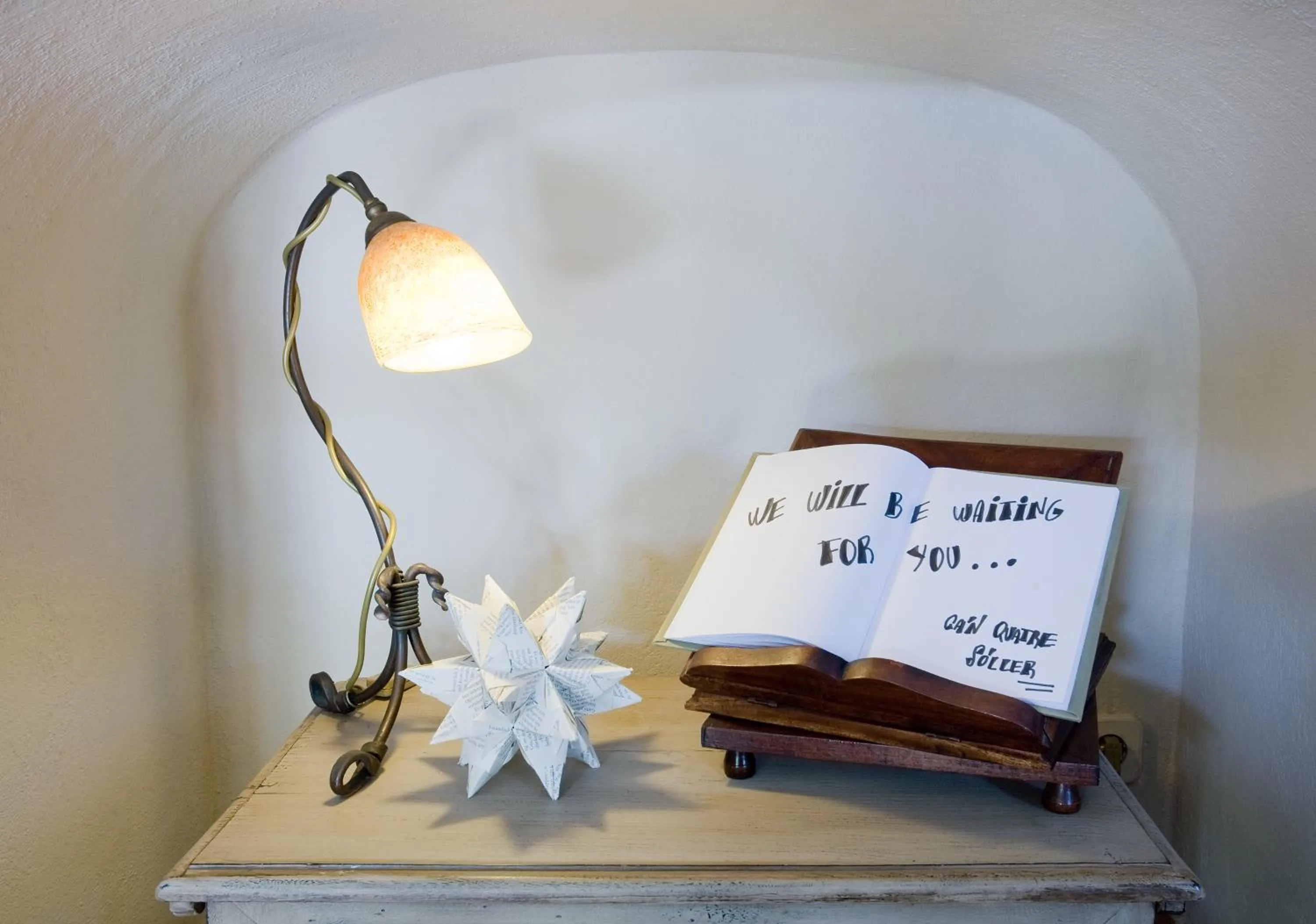 Decorative detail, Bed in Finca Ca'n Quatre