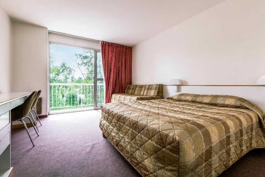 Bed in Hôtel Restaurant Pavillon Carina