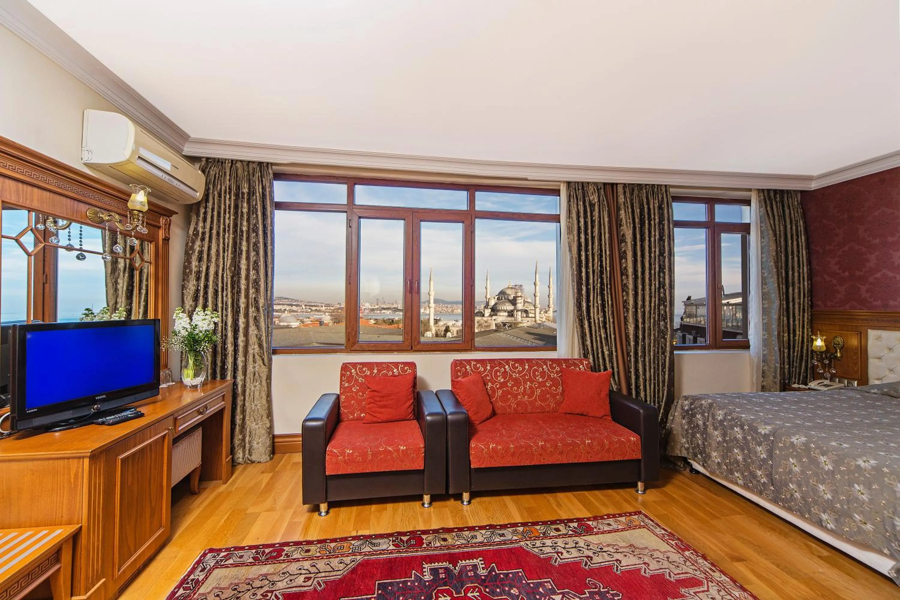 TV and multimedia in Lausos Hotel Sultanahmet