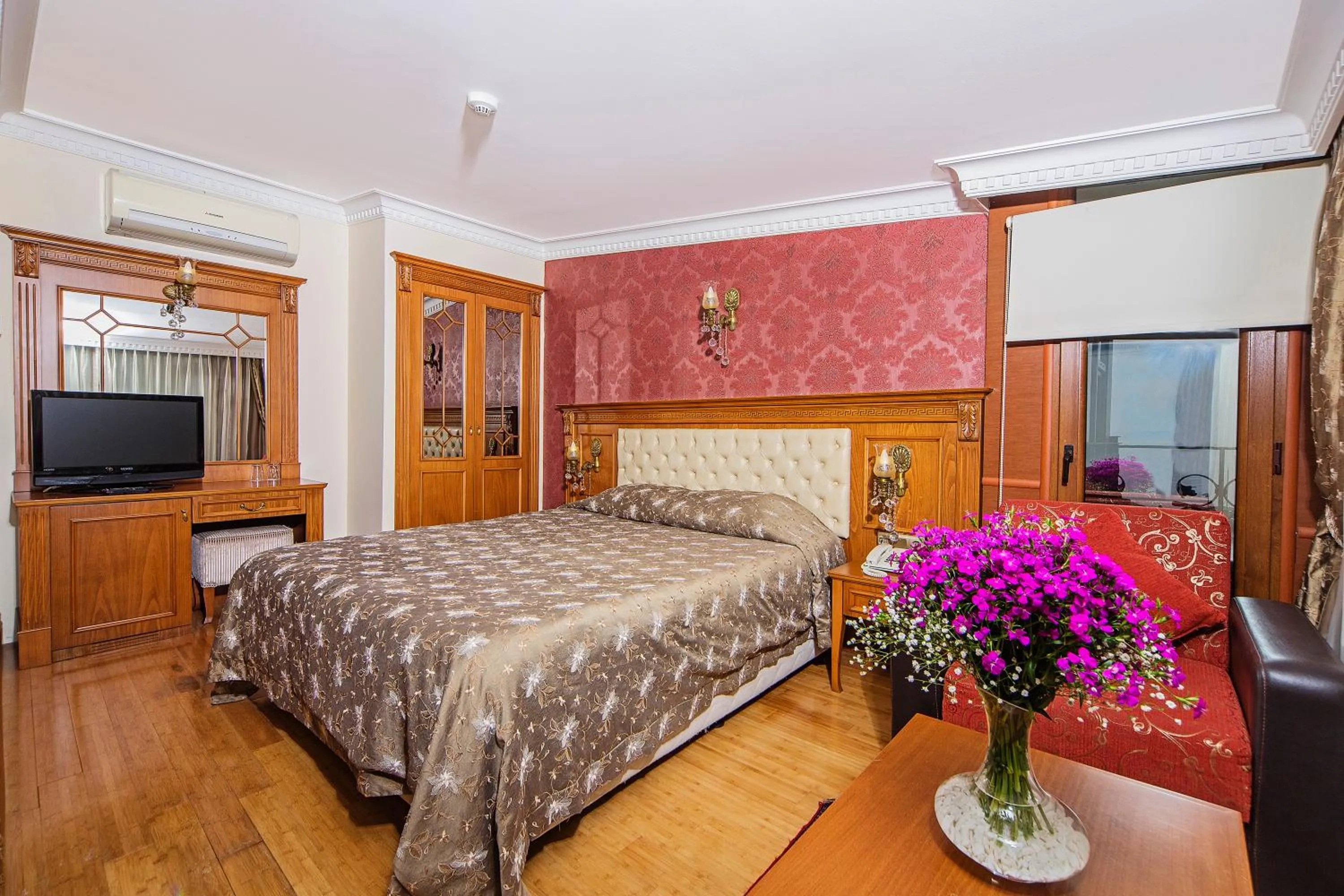 Photo of the whole room in Lausos Hotel Sultanahmet