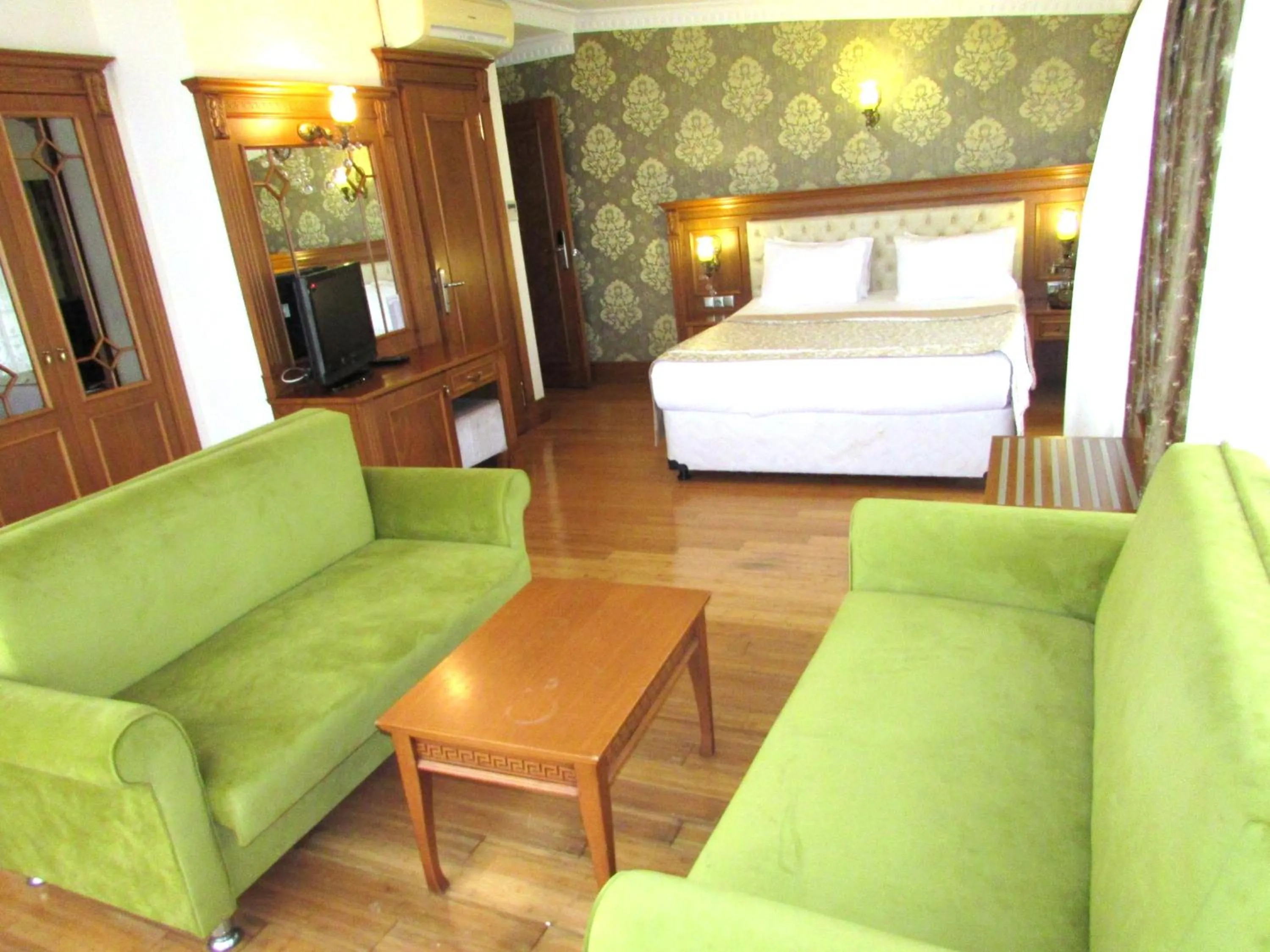 Photo of the whole room in Lausos Hotel Sultanahmet