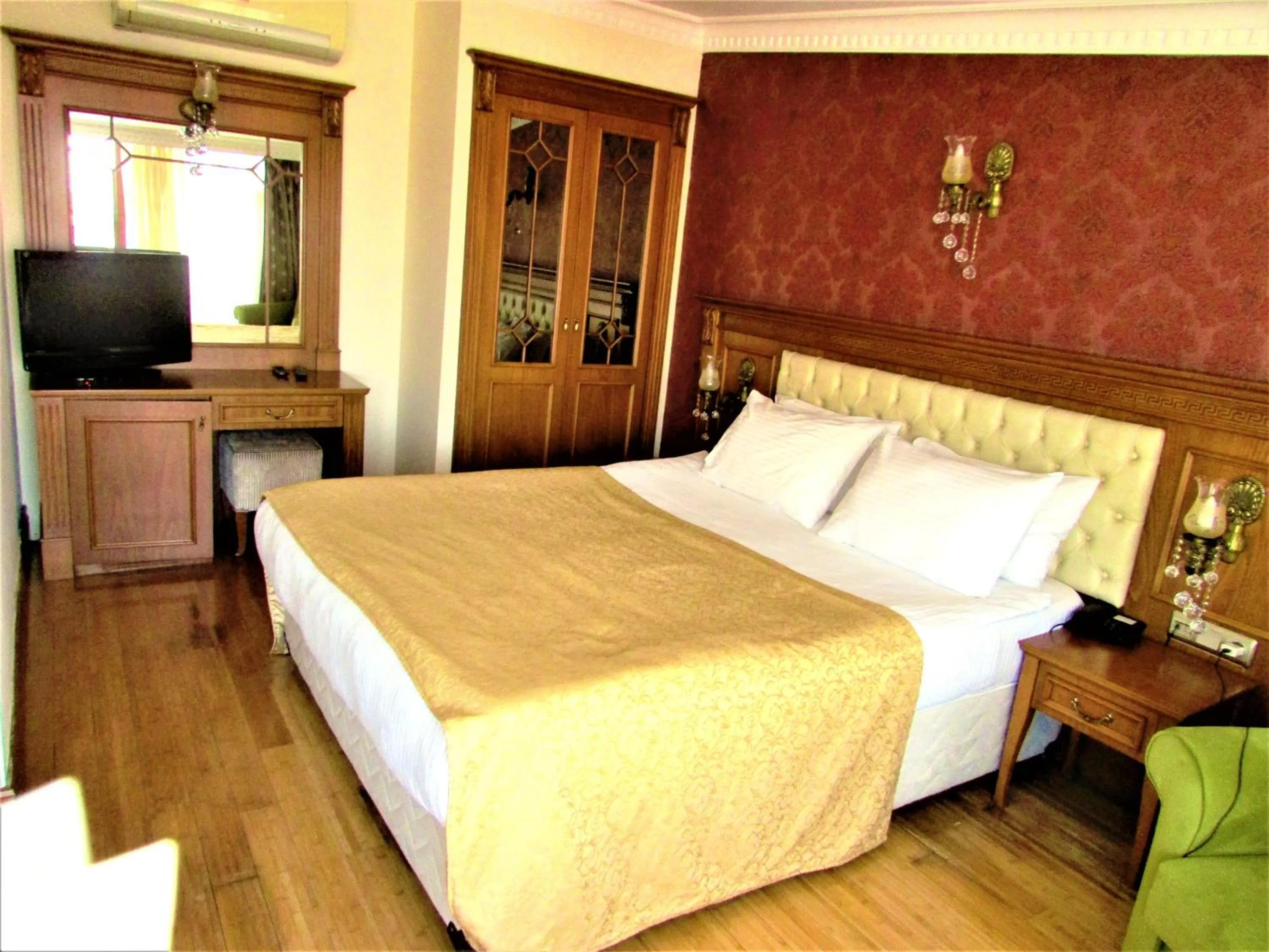Photo of the whole room in Lausos Hotel Sultanahmet