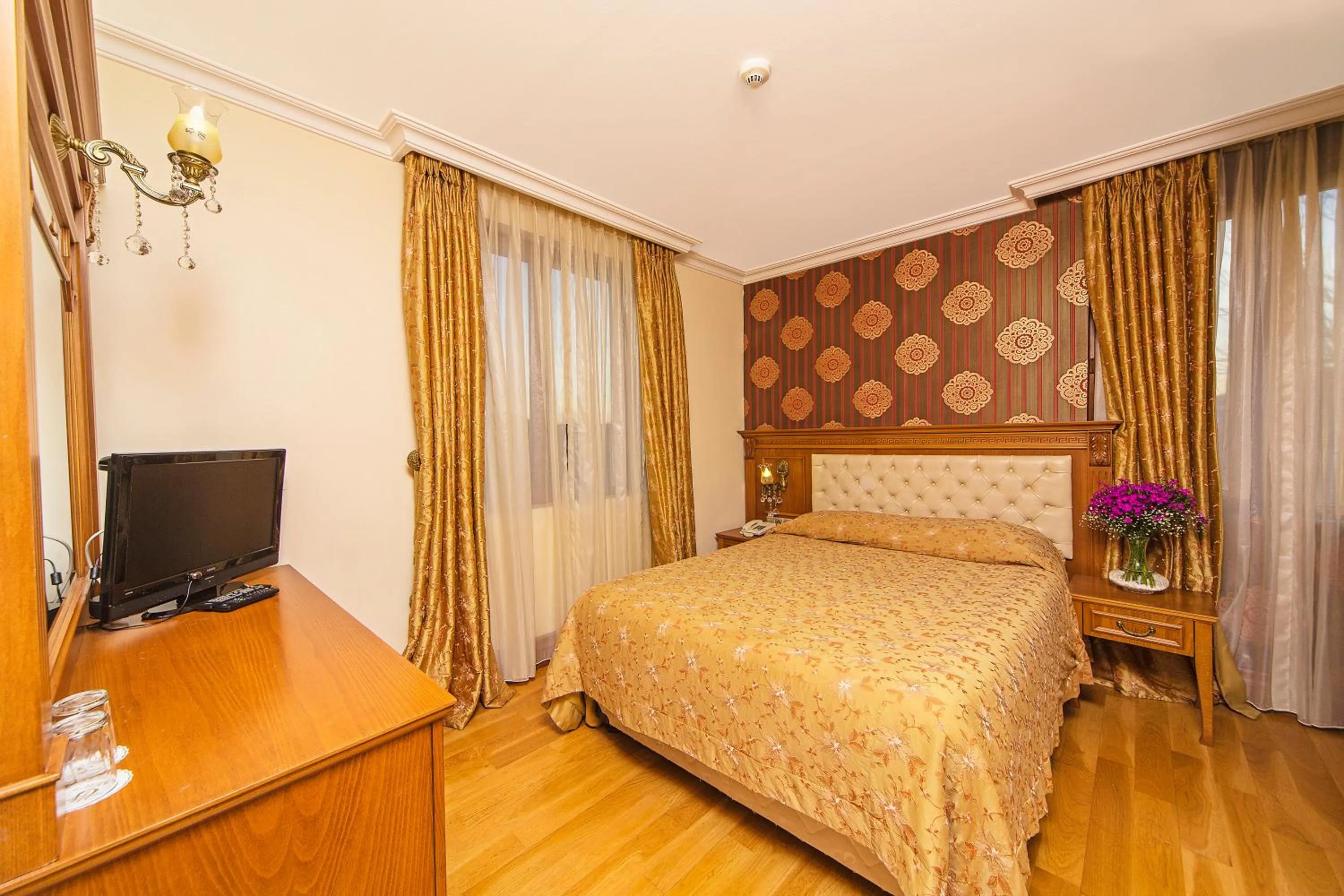 TV and multimedia in Lausos Hotel Sultanahmet